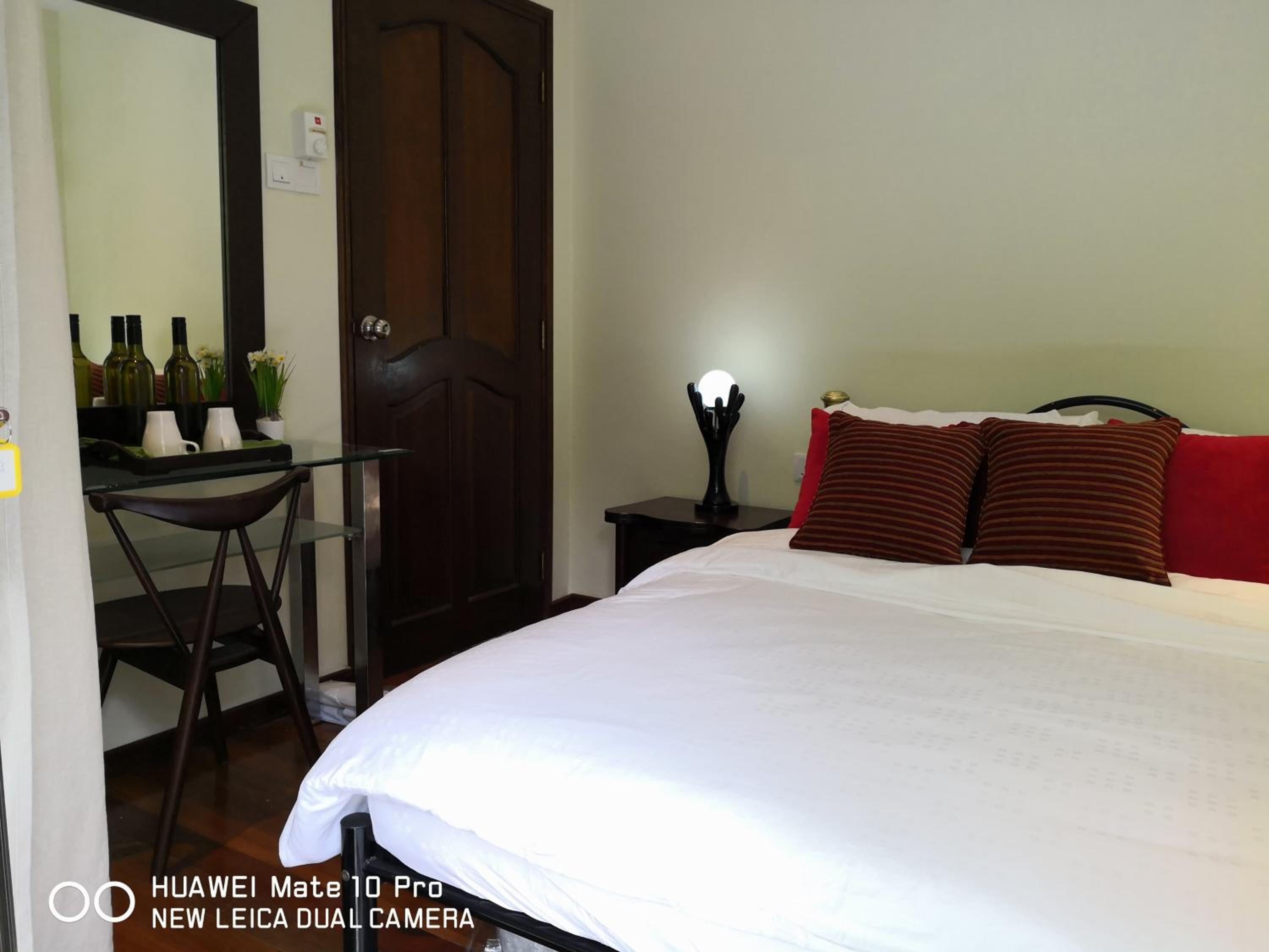 Queen Room with Balcony photo 3