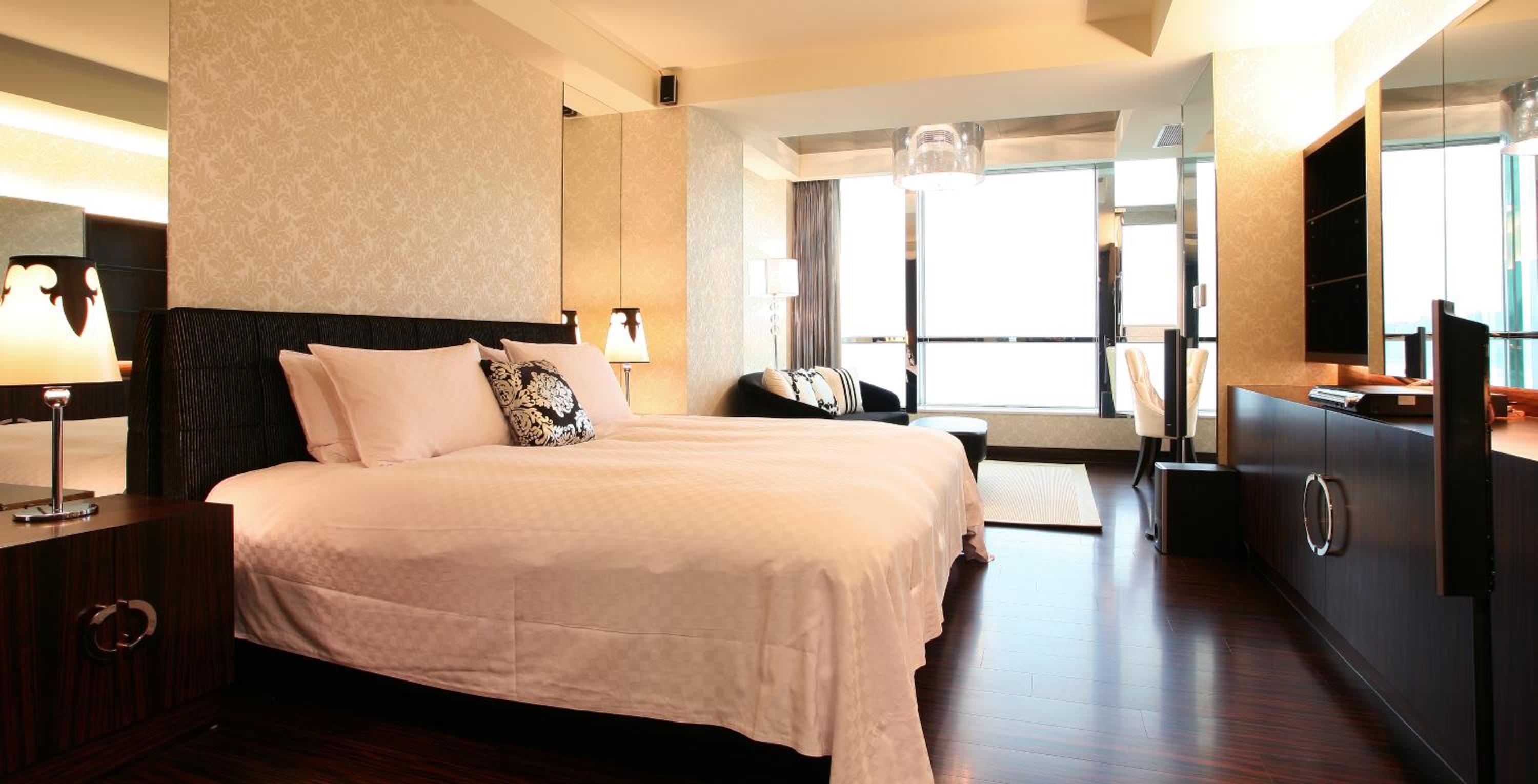 Moon Double Room with Lake View - Photo 6