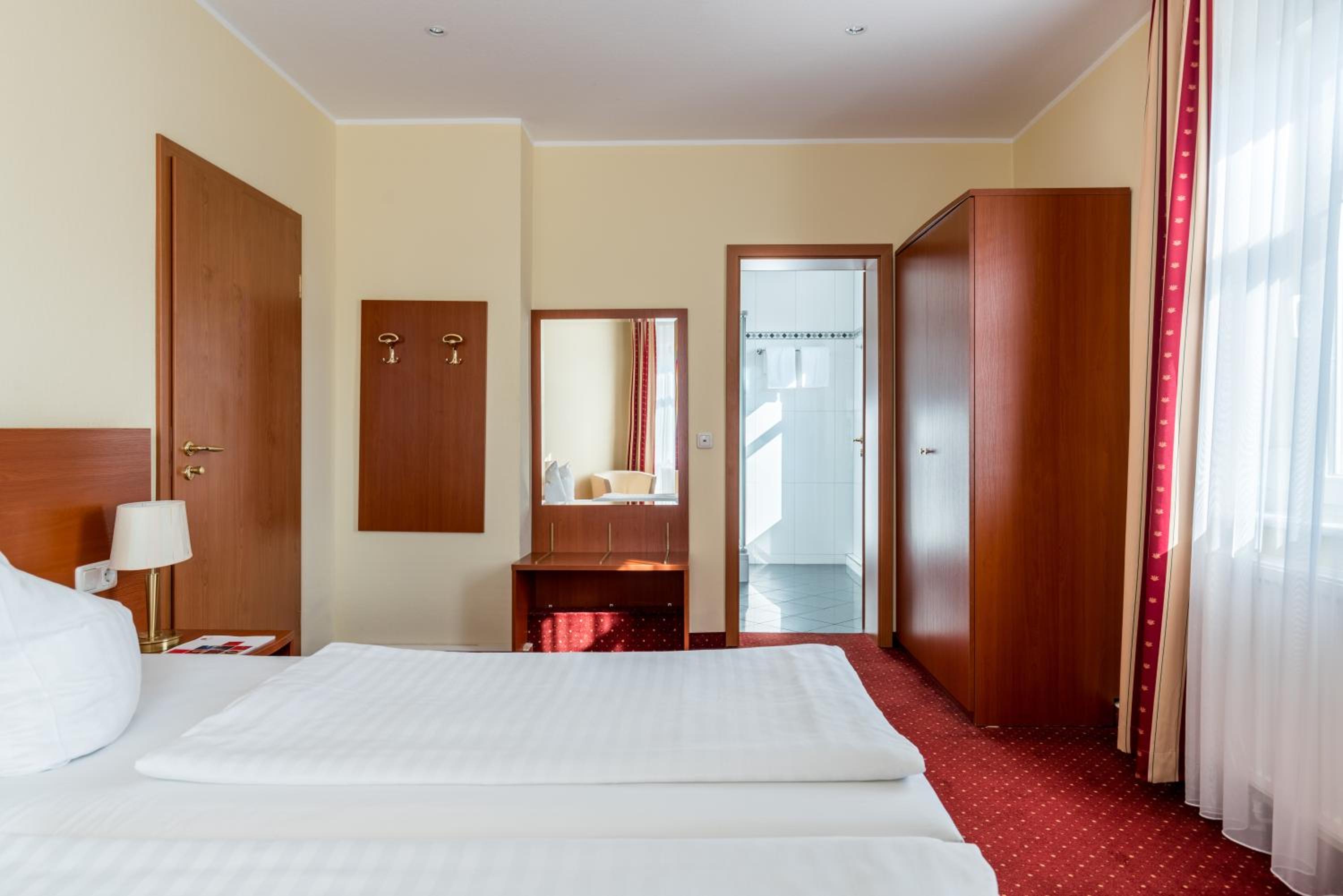 Standard Double Room - Photo 4