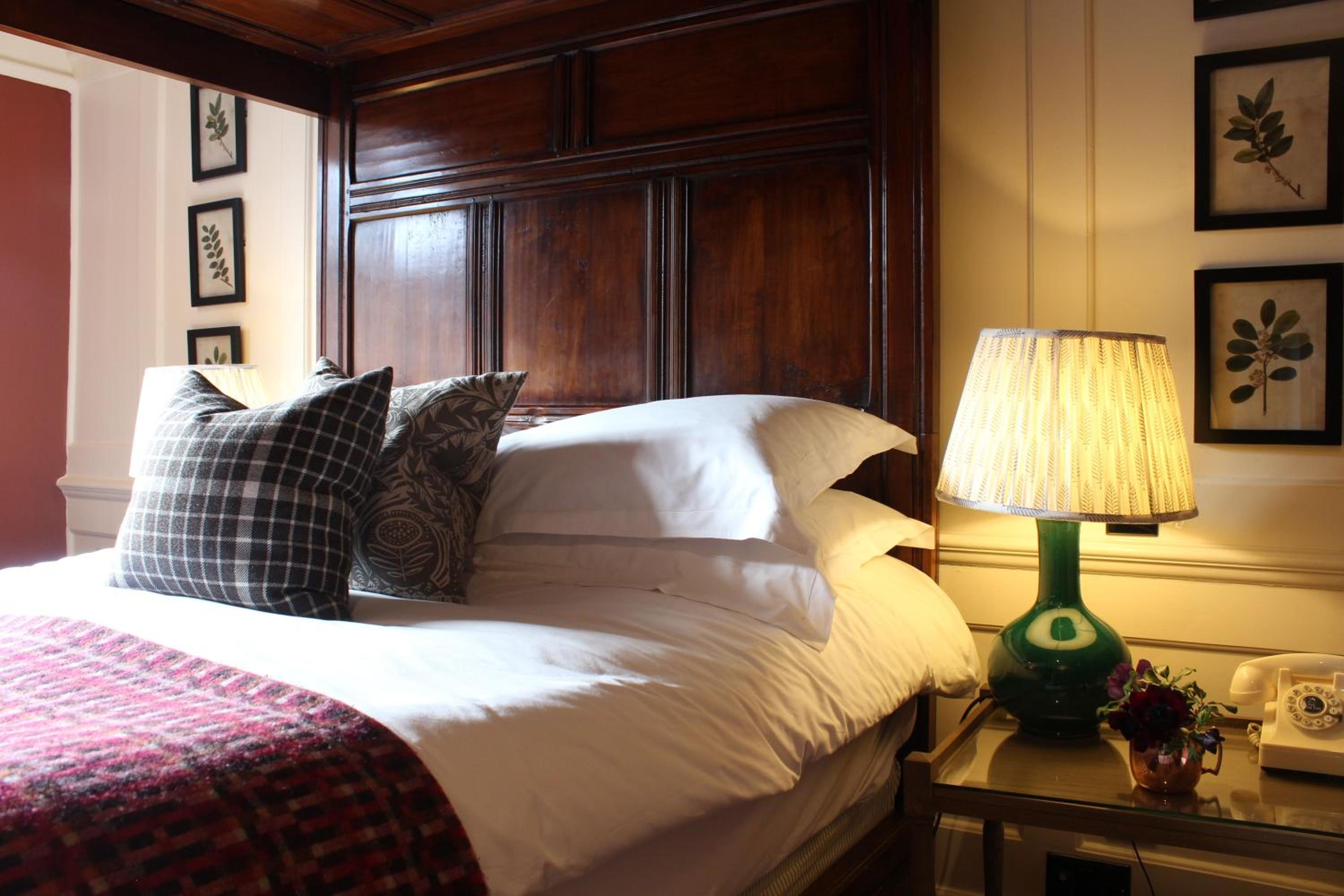 Double Room with Four Poster Bed photo 3