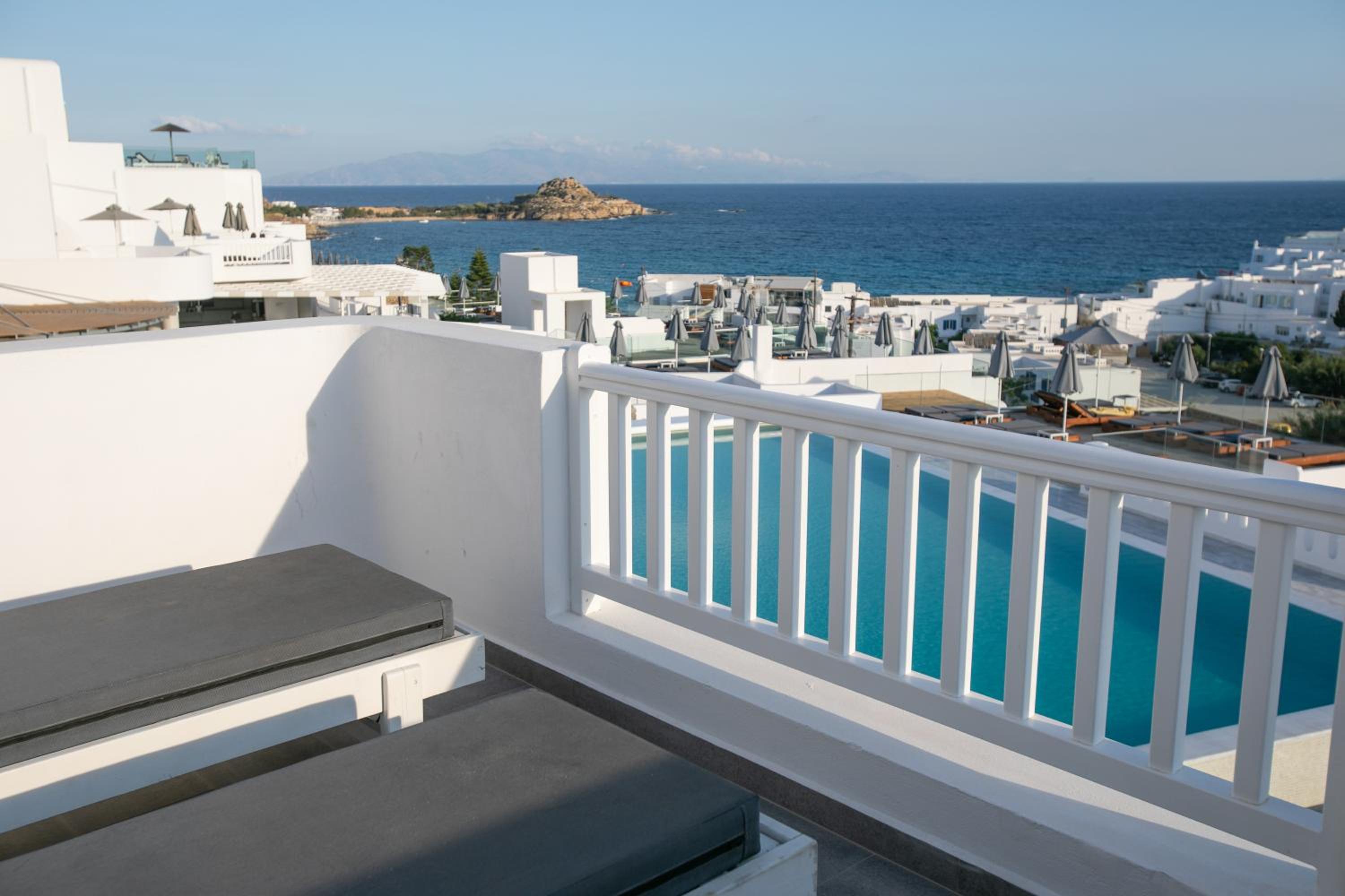 Quadruple Room with Sea View - Photo 8