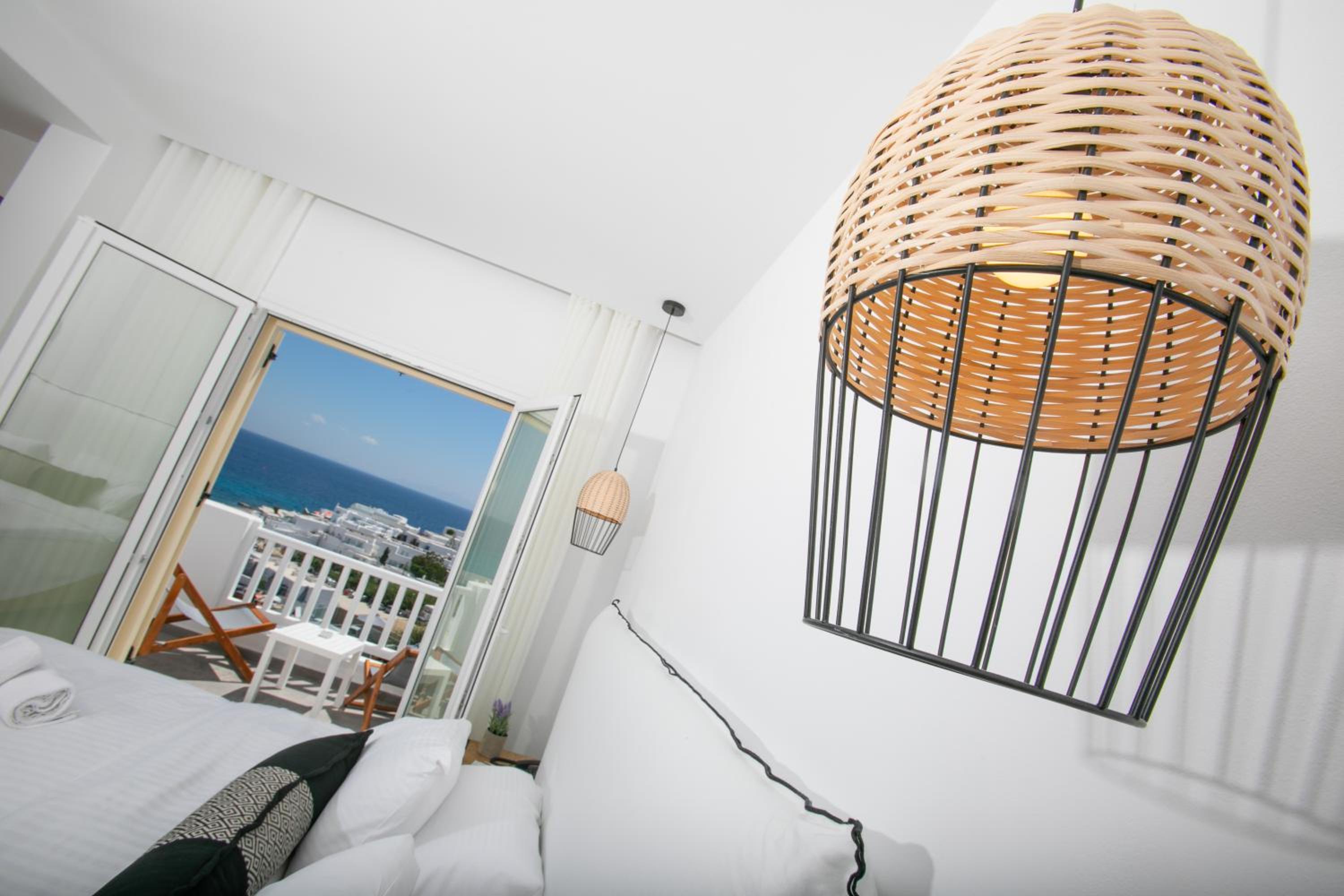Quadruple Room with Sea View - Photo 4