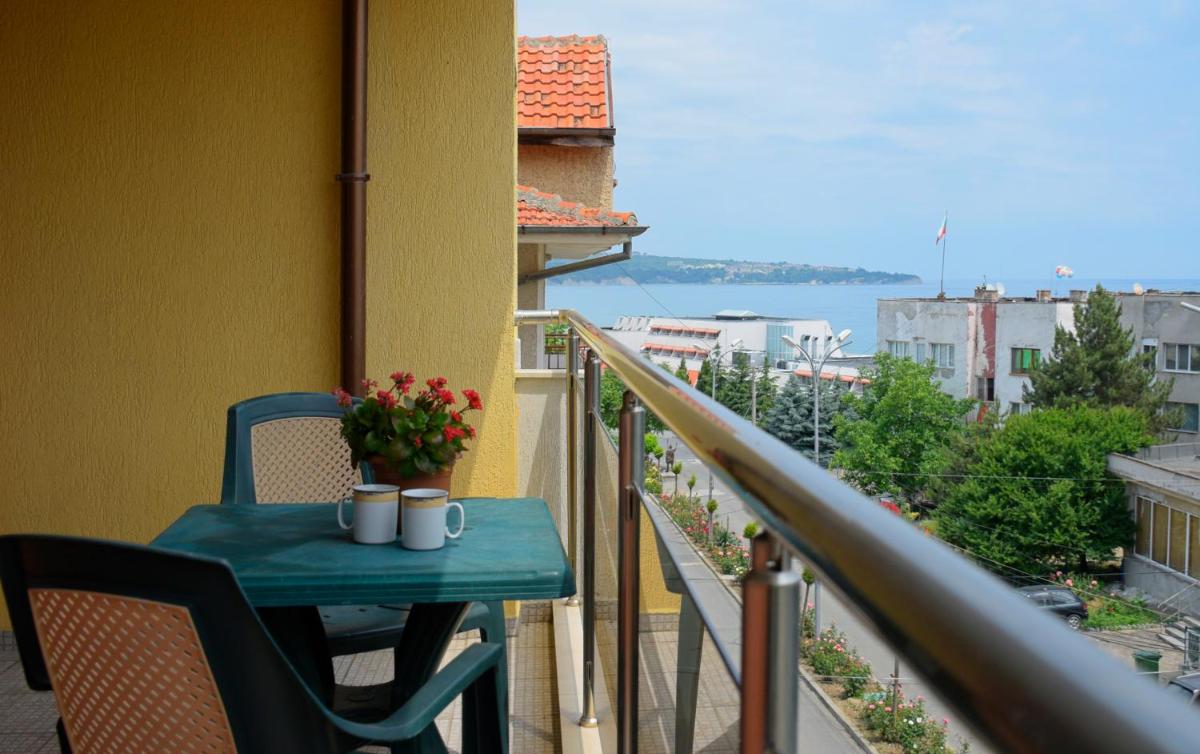 Apartment with Sea View - Photo 6
