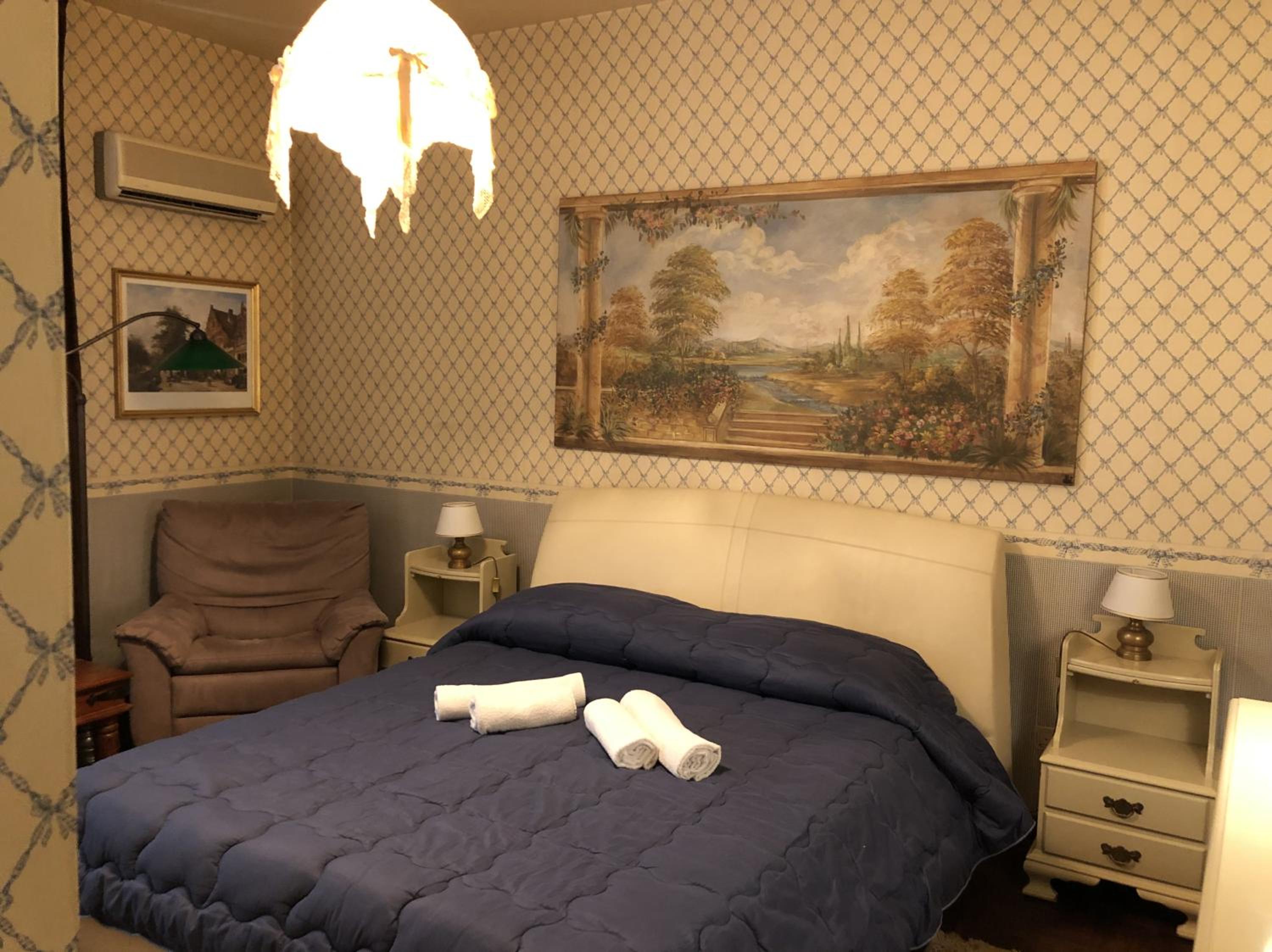 Queen Room with Balcony - Photo 1