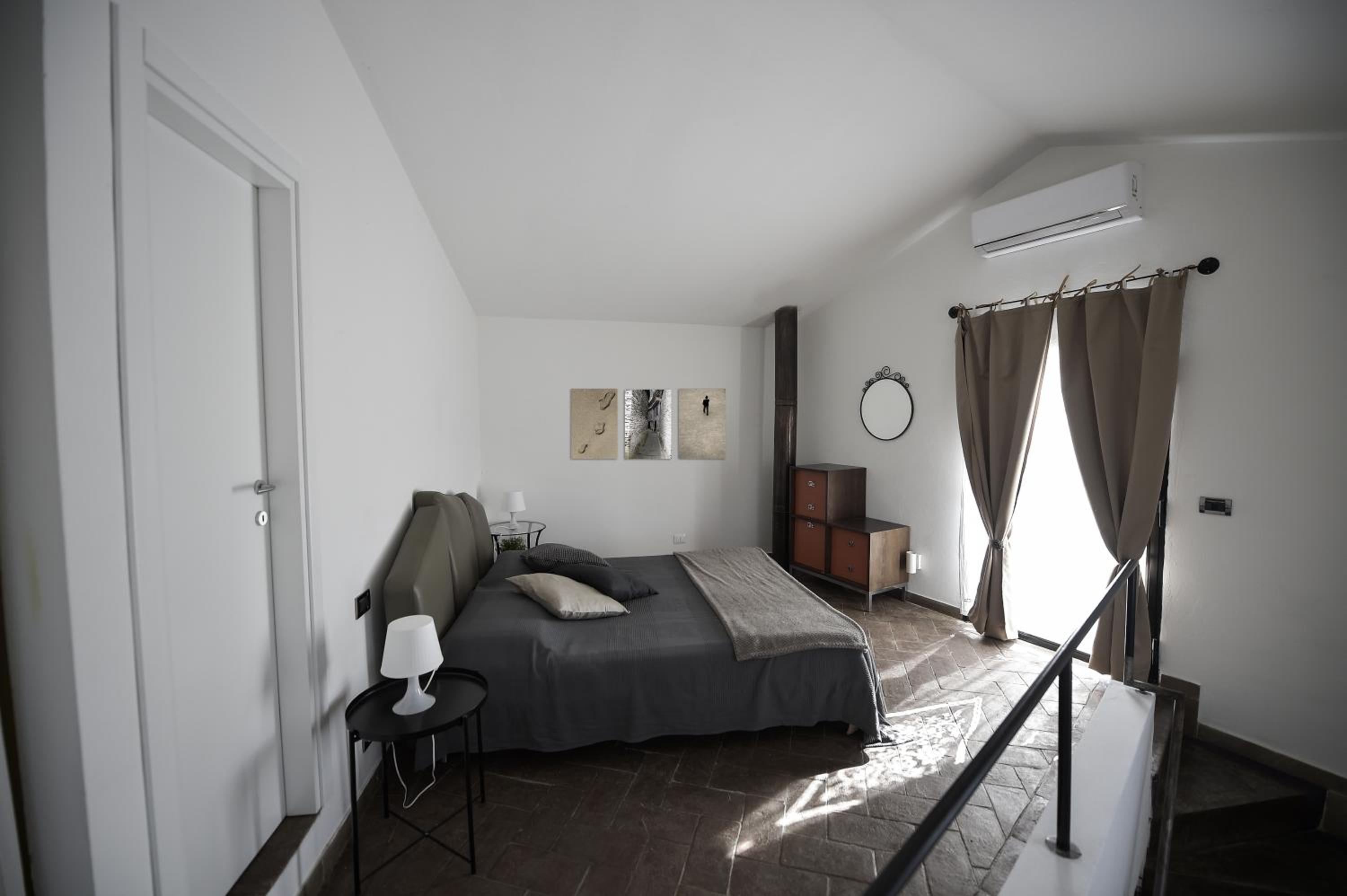 One-Bedroom House photo 1