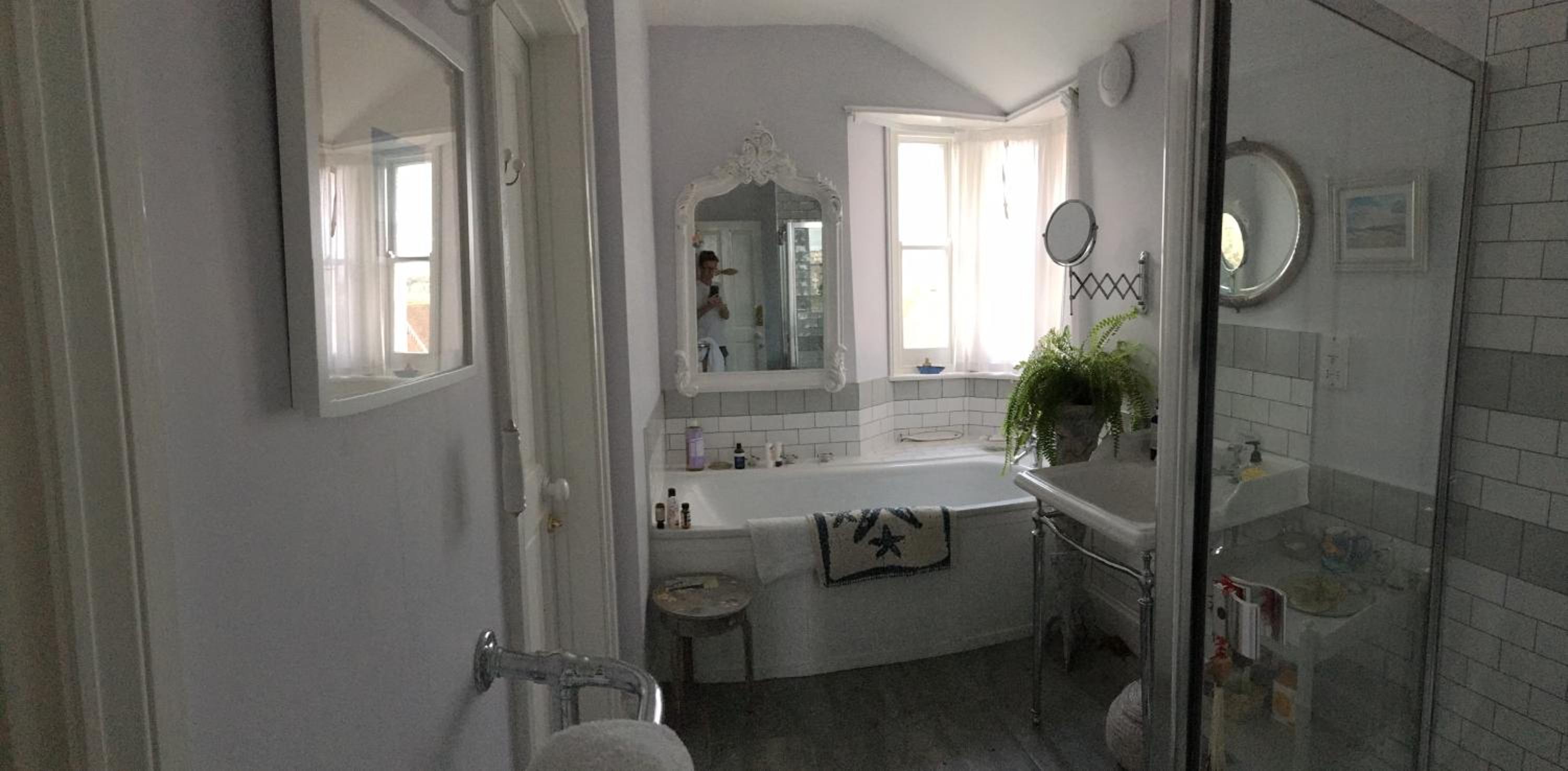 Deluxe King Room - Photo 10