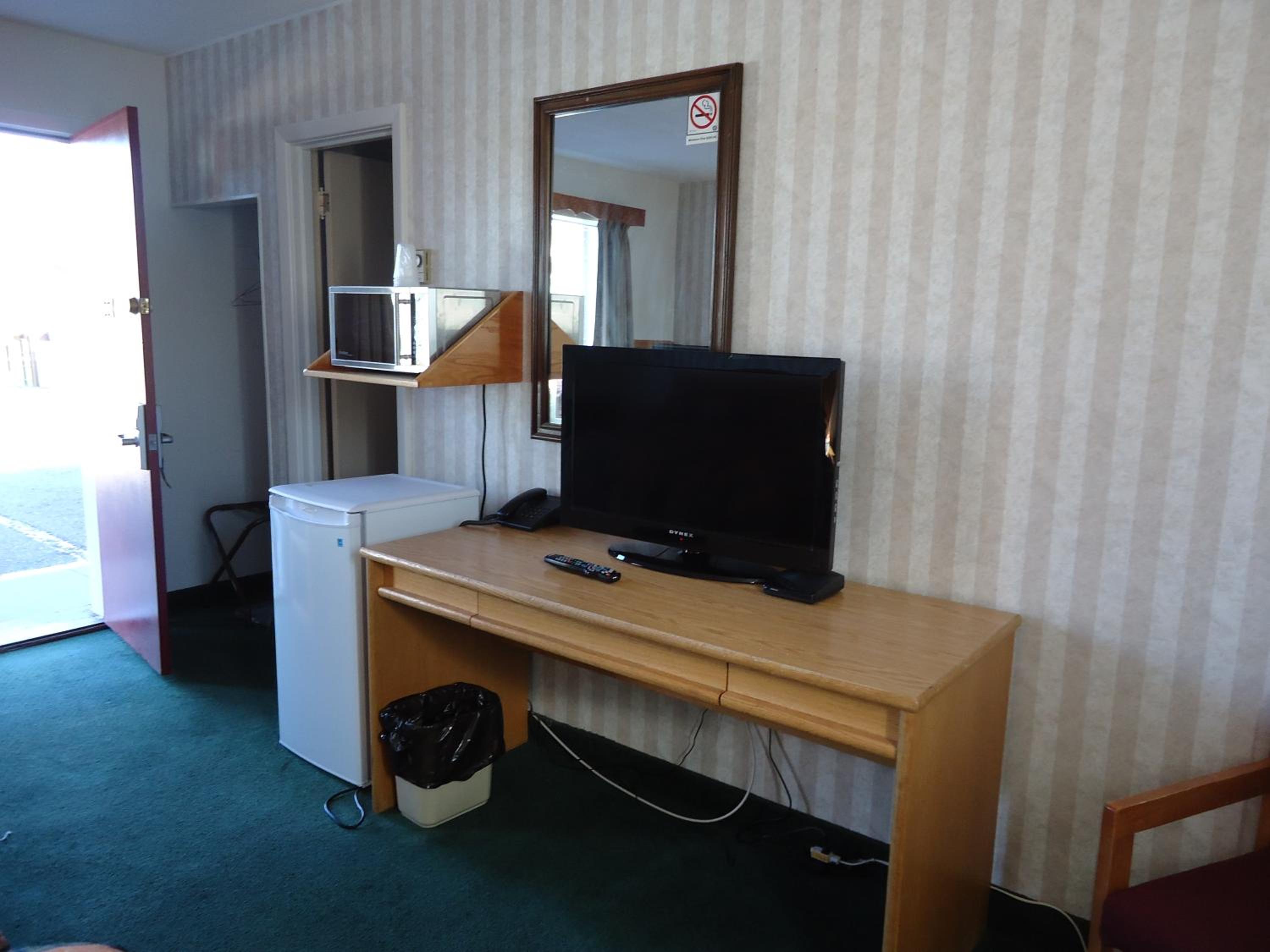 Queen Room - Non-Smoking - Photo 3