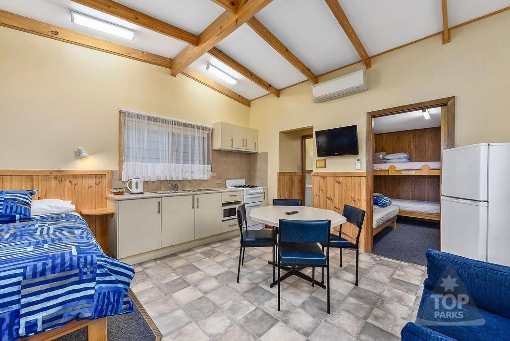 One-Bedroom Holiday Cabin - Photo 1