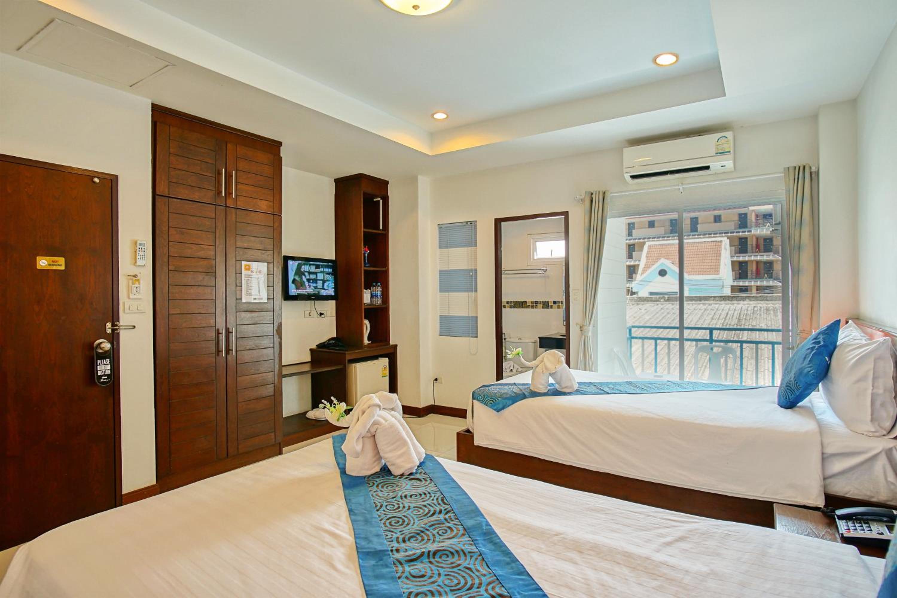 Standard Twin Room - Photo 9