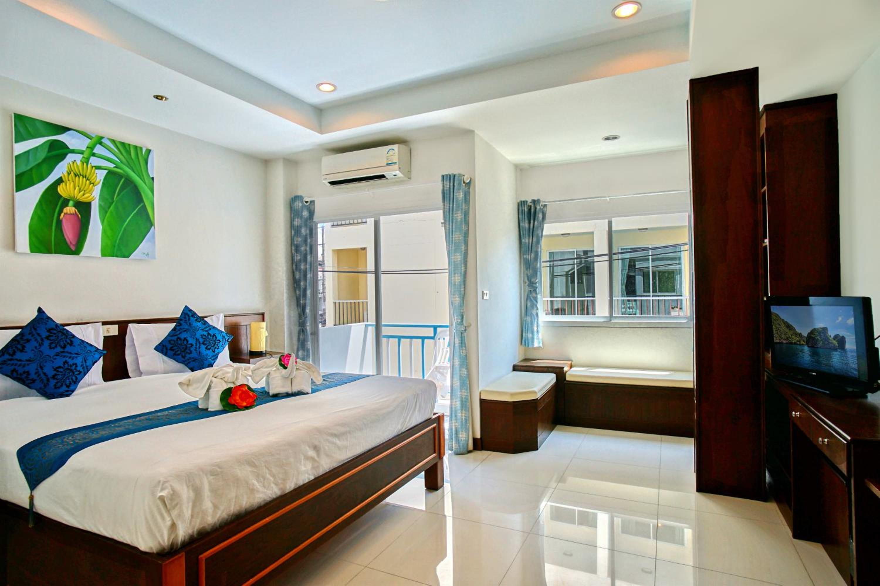 Deluxe King Room - Photo 1