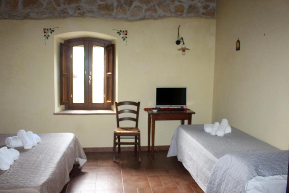 Deluxe Double Room (2 Adults + 1 Child) photo 3