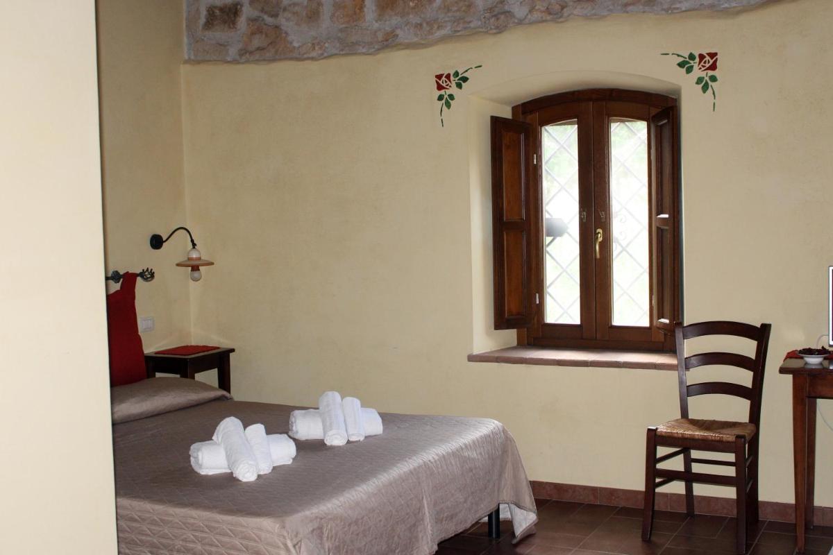 Deluxe Double Room (2 Adults + 1 Child) photo 2
