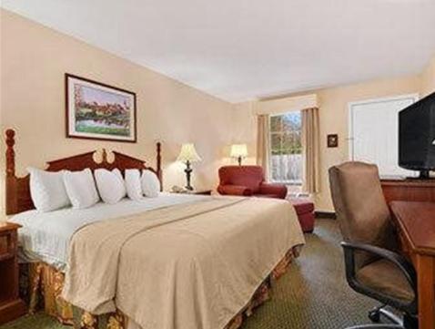 King Room - Non-Smoking - Photo 3