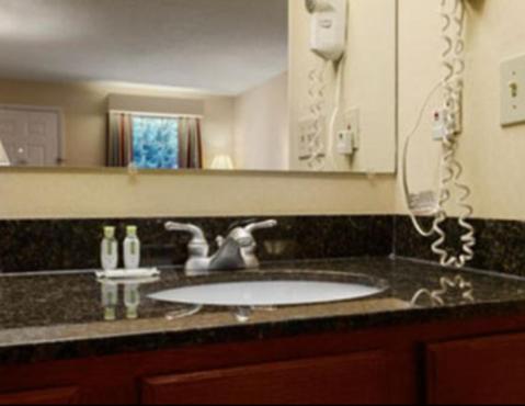 King Room - Disability Access/Non-Smoking - Photo 5