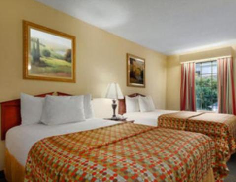 Deluxe Double Room with Two Double Beds - Non-Smoking - Photo 2