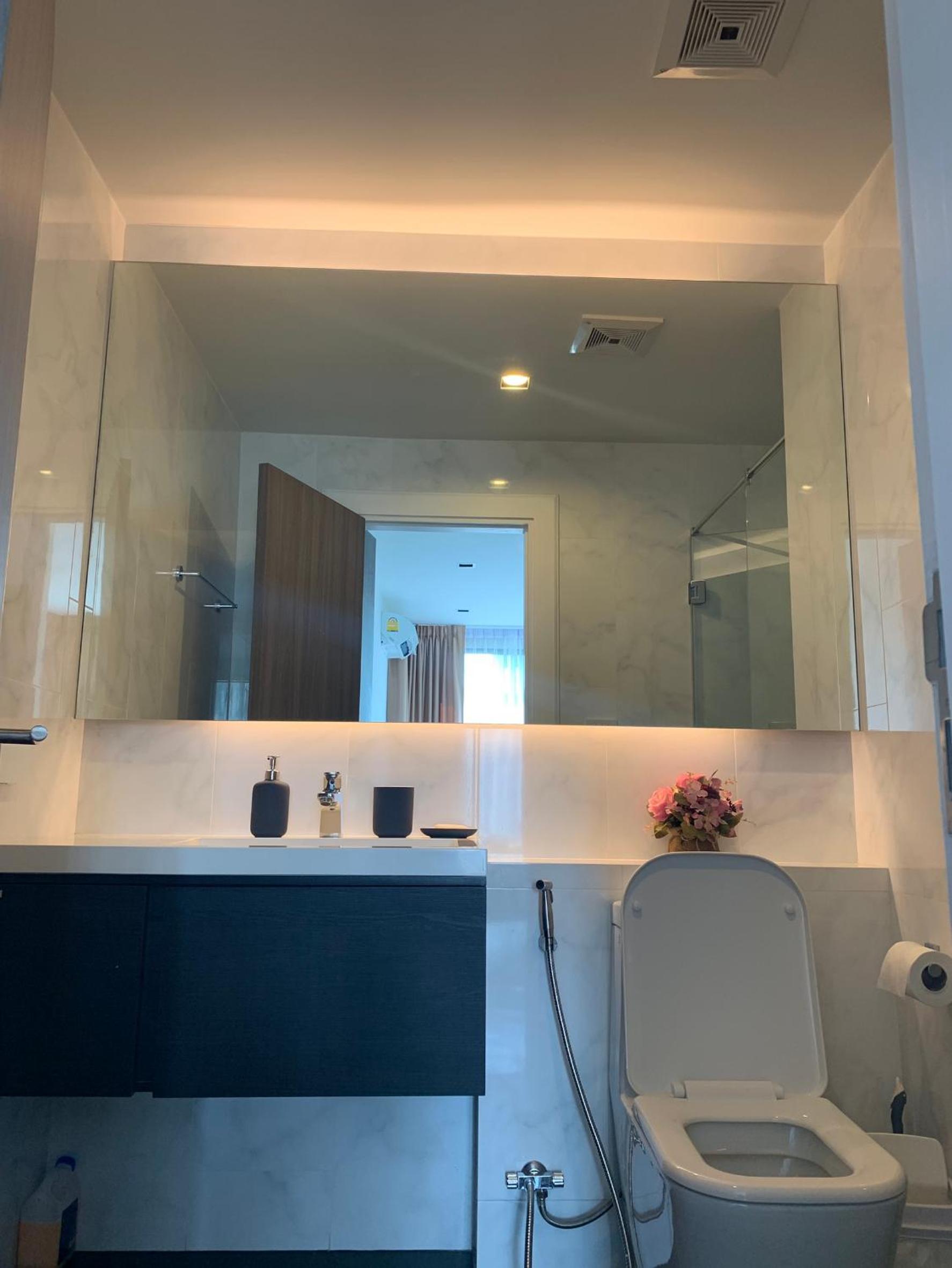 One-Bedroom Apartment - Photo 2
