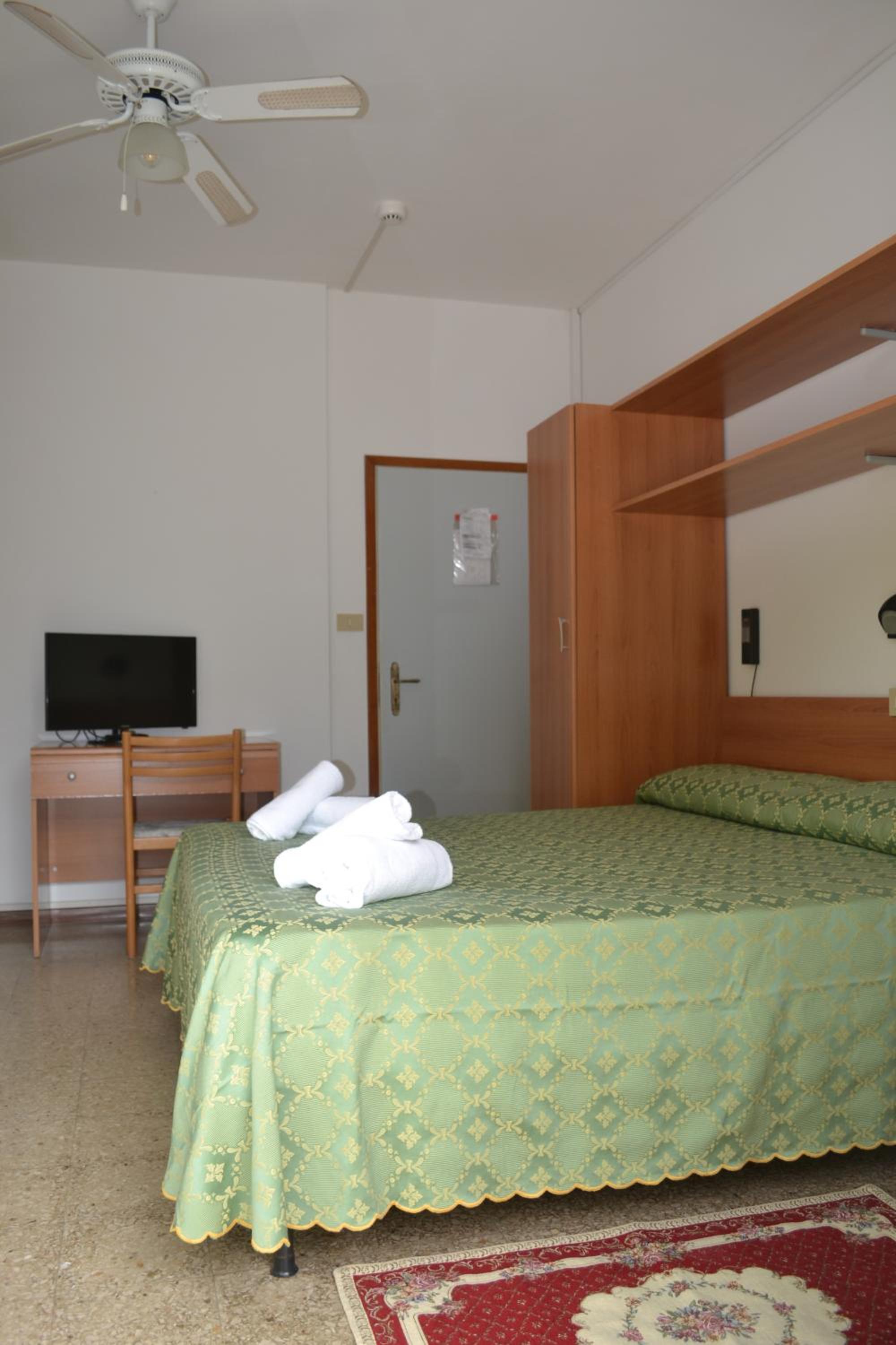 Double Room - Photo 2