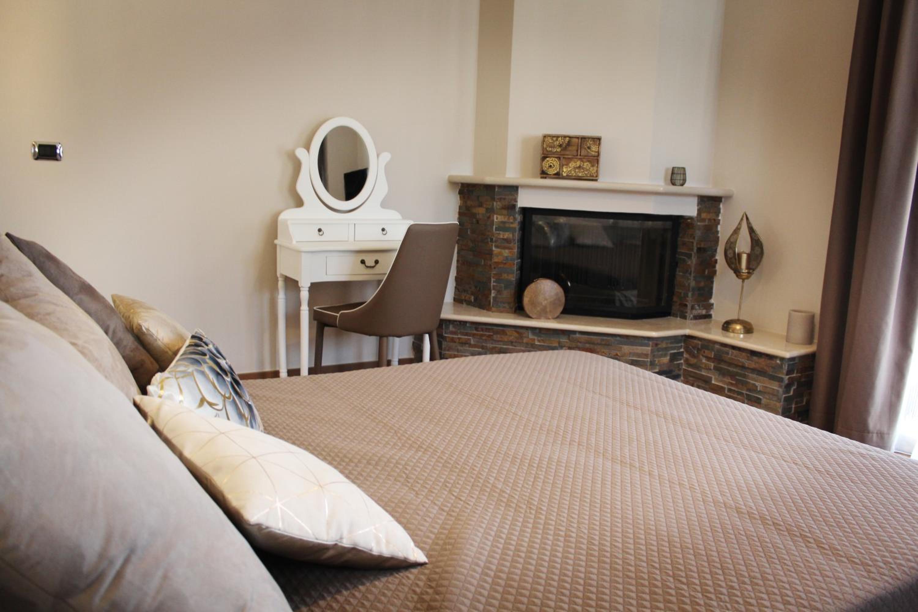 Superior Family Room photo 1