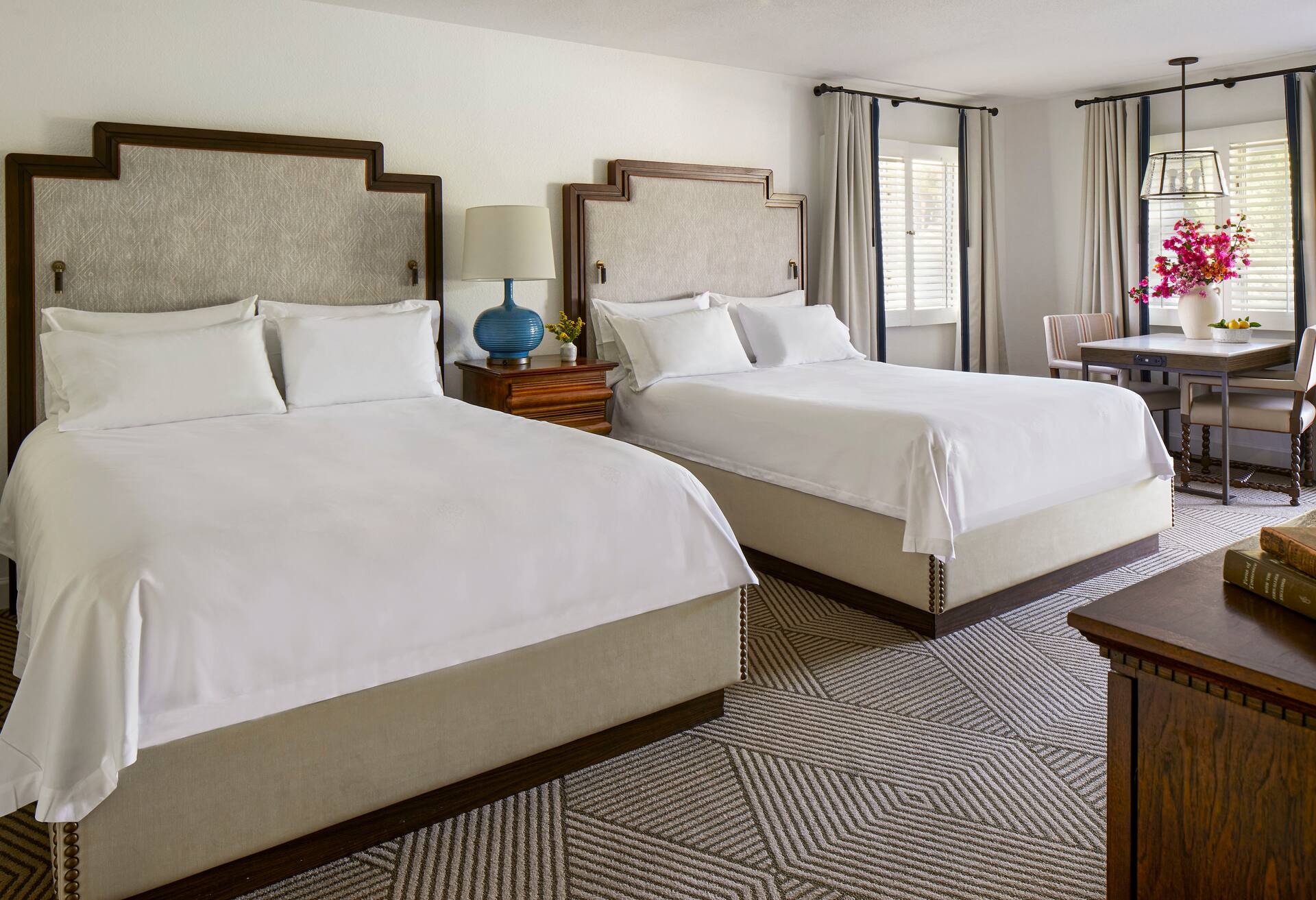 Resort Casita - 2 Queen Beds - Mountain View