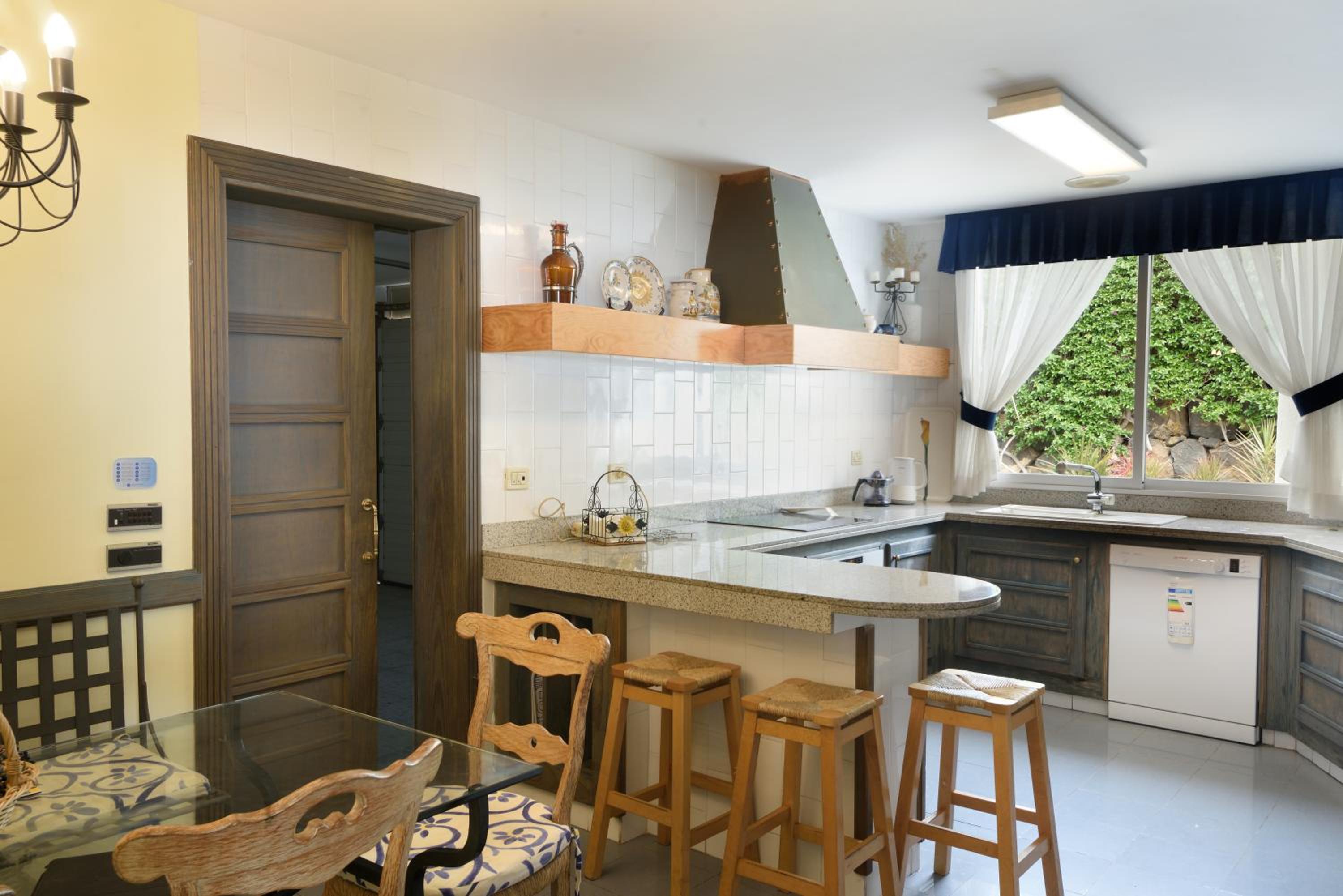 Villa photo 3