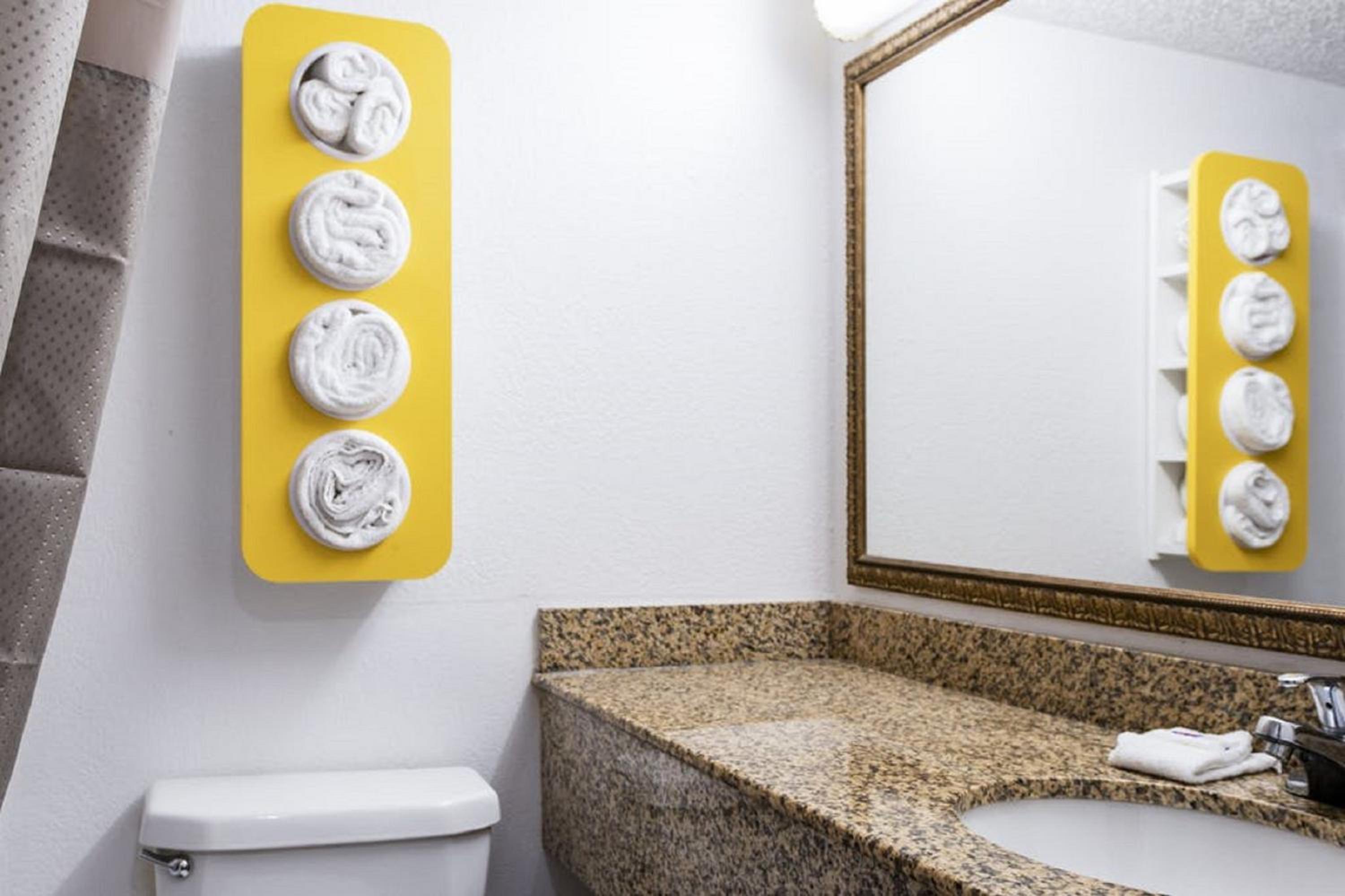 Quadruple Room - Non-Smoking - Photo 7