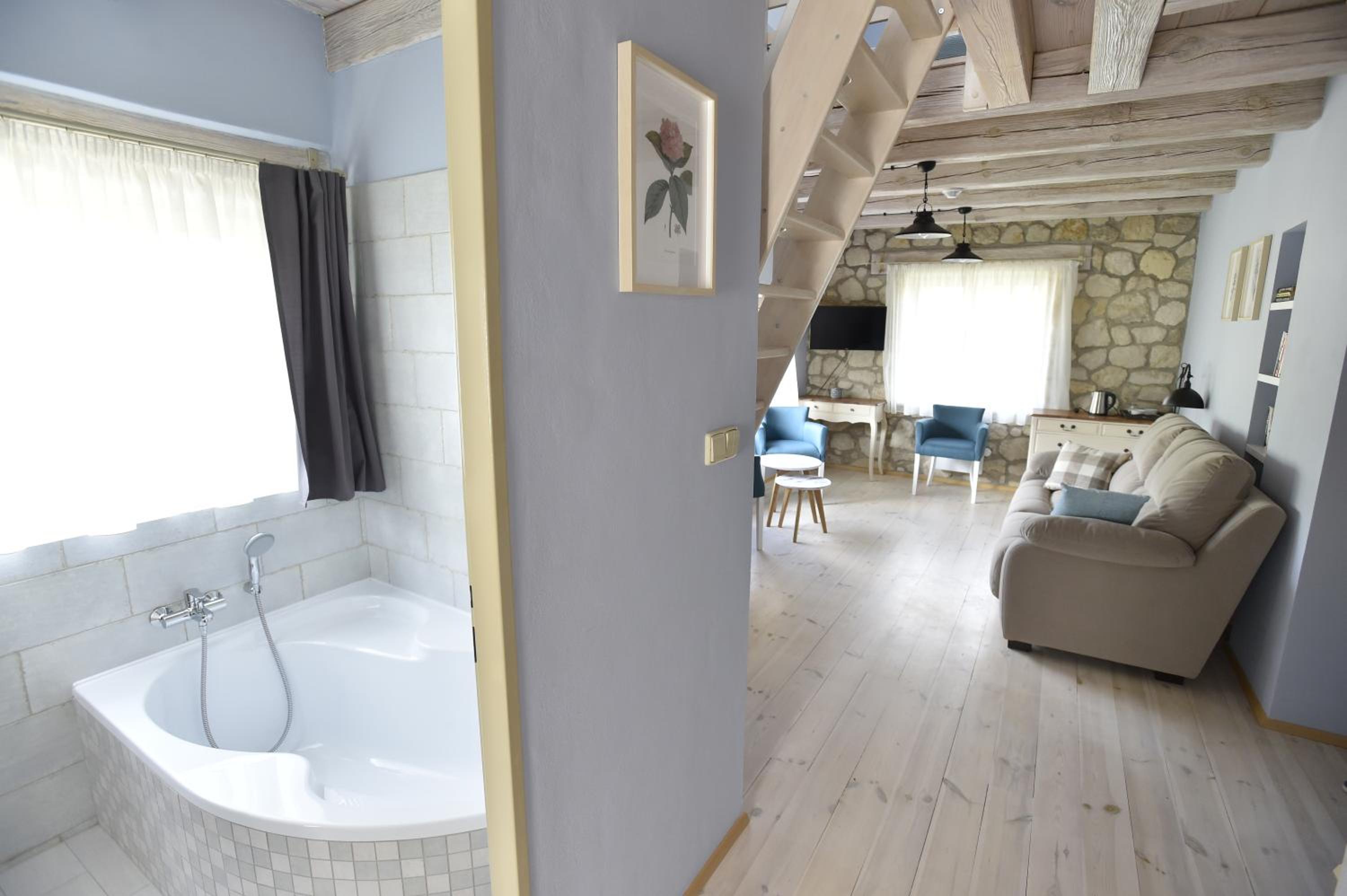 Triple Room with Bath photo 1