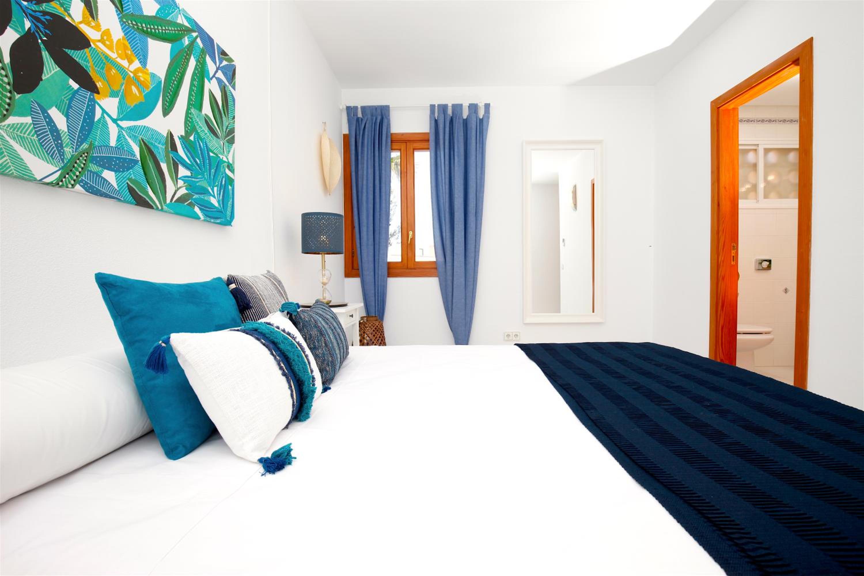 Apartamento de tres habitaciones con vista al mar
