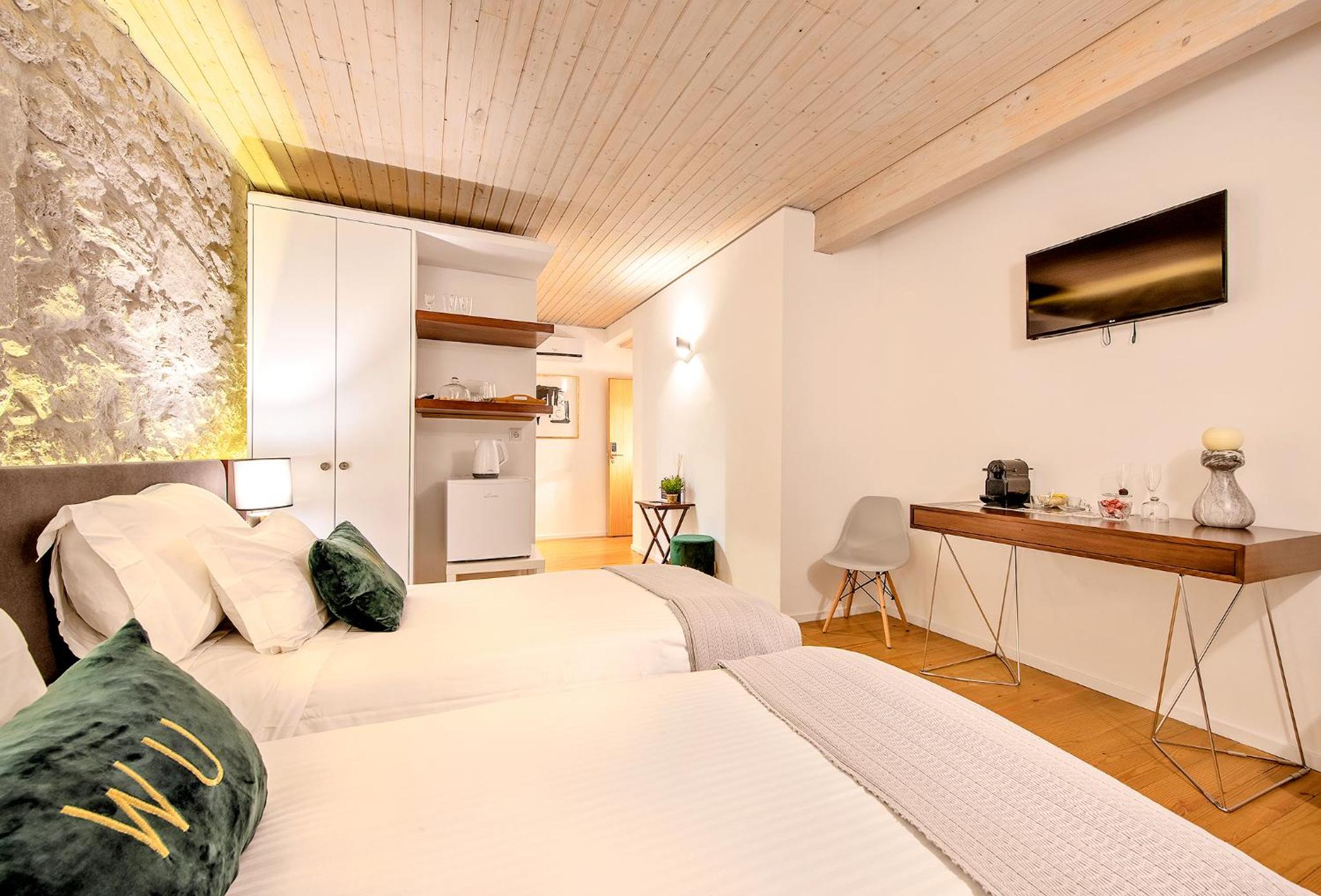 Deluxe Double or Twin Room with Balcony - Photo 4