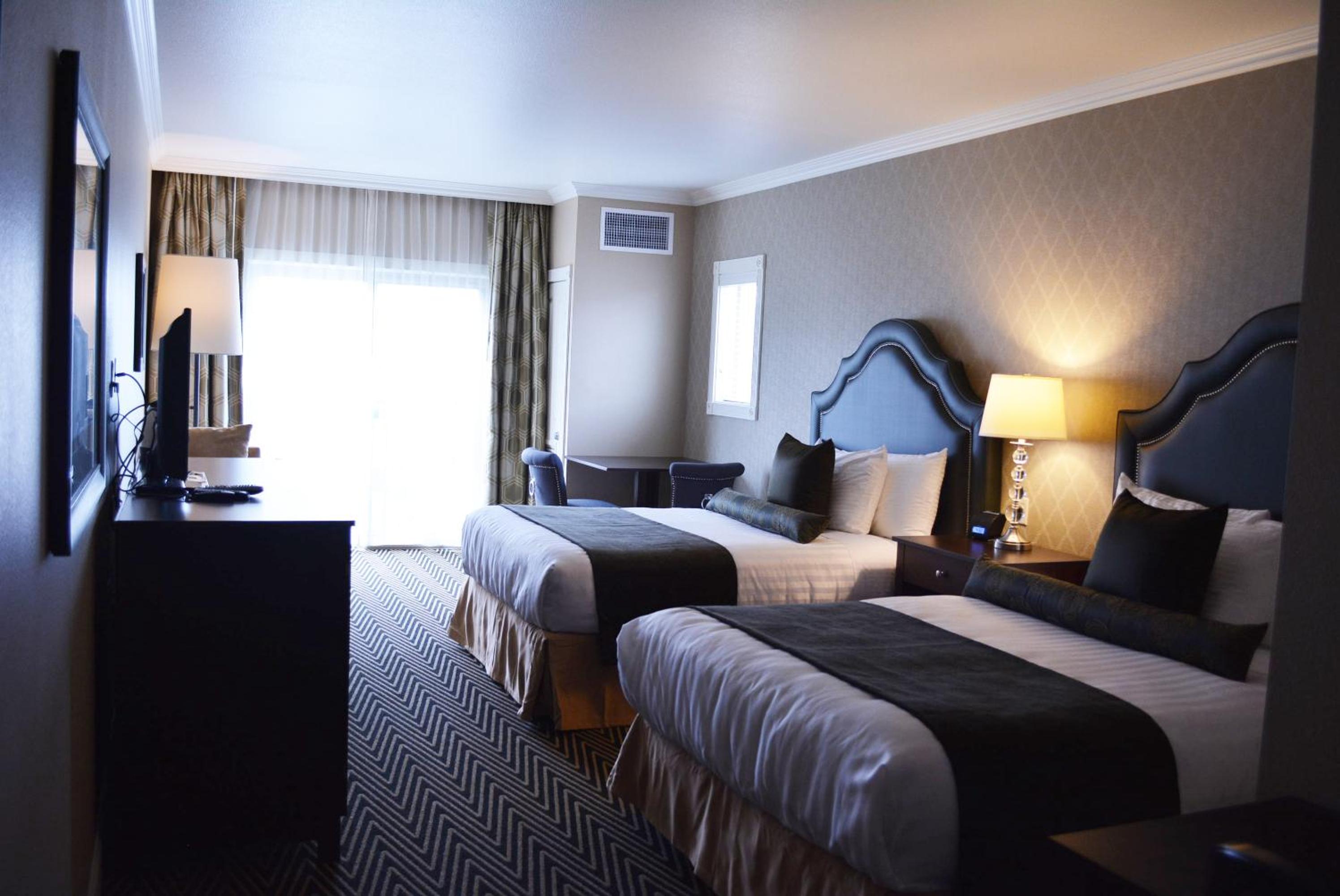Deluxe Suite with Two Queen Beds photo 1
