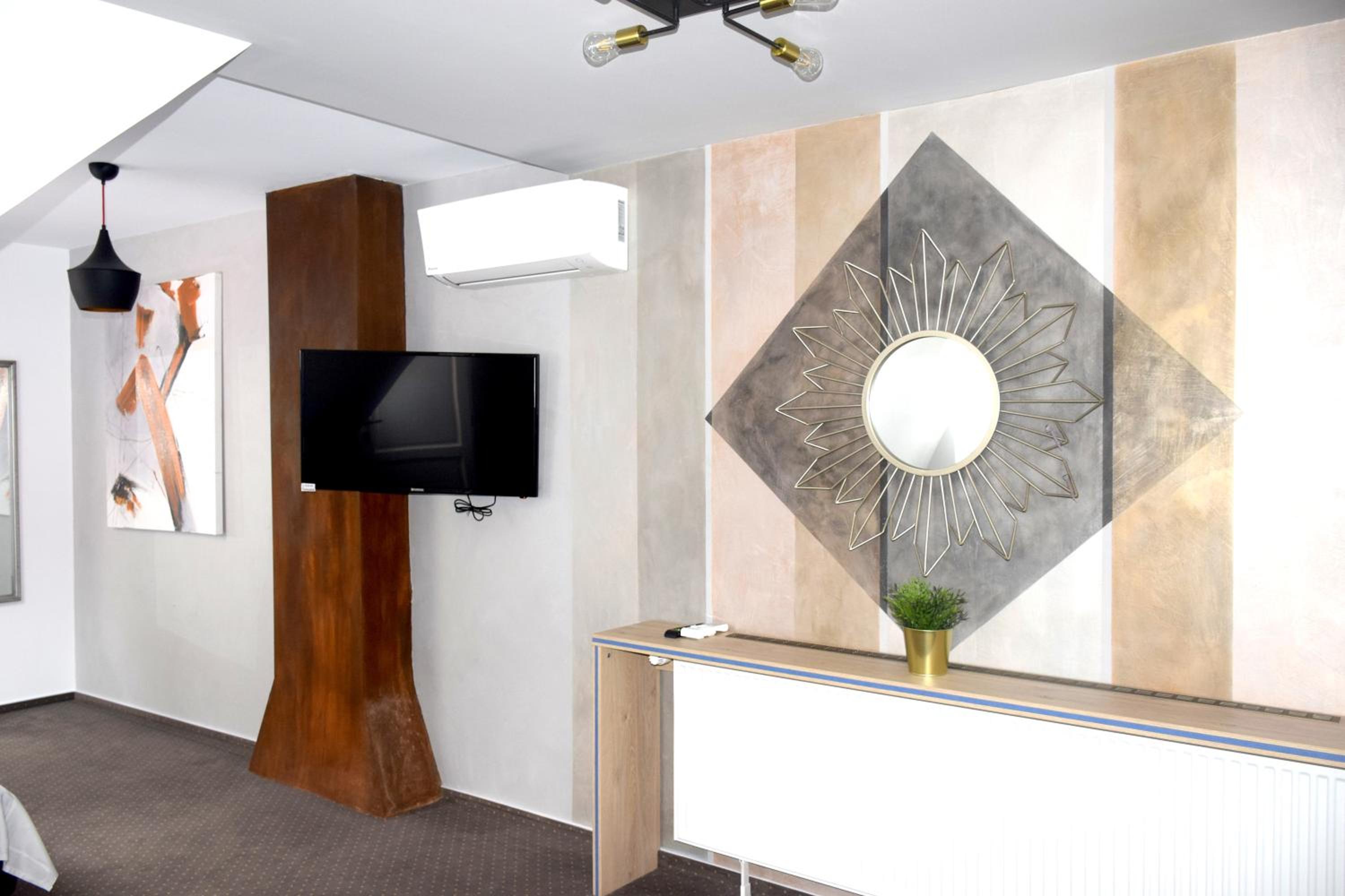 Family Room - Photo 5