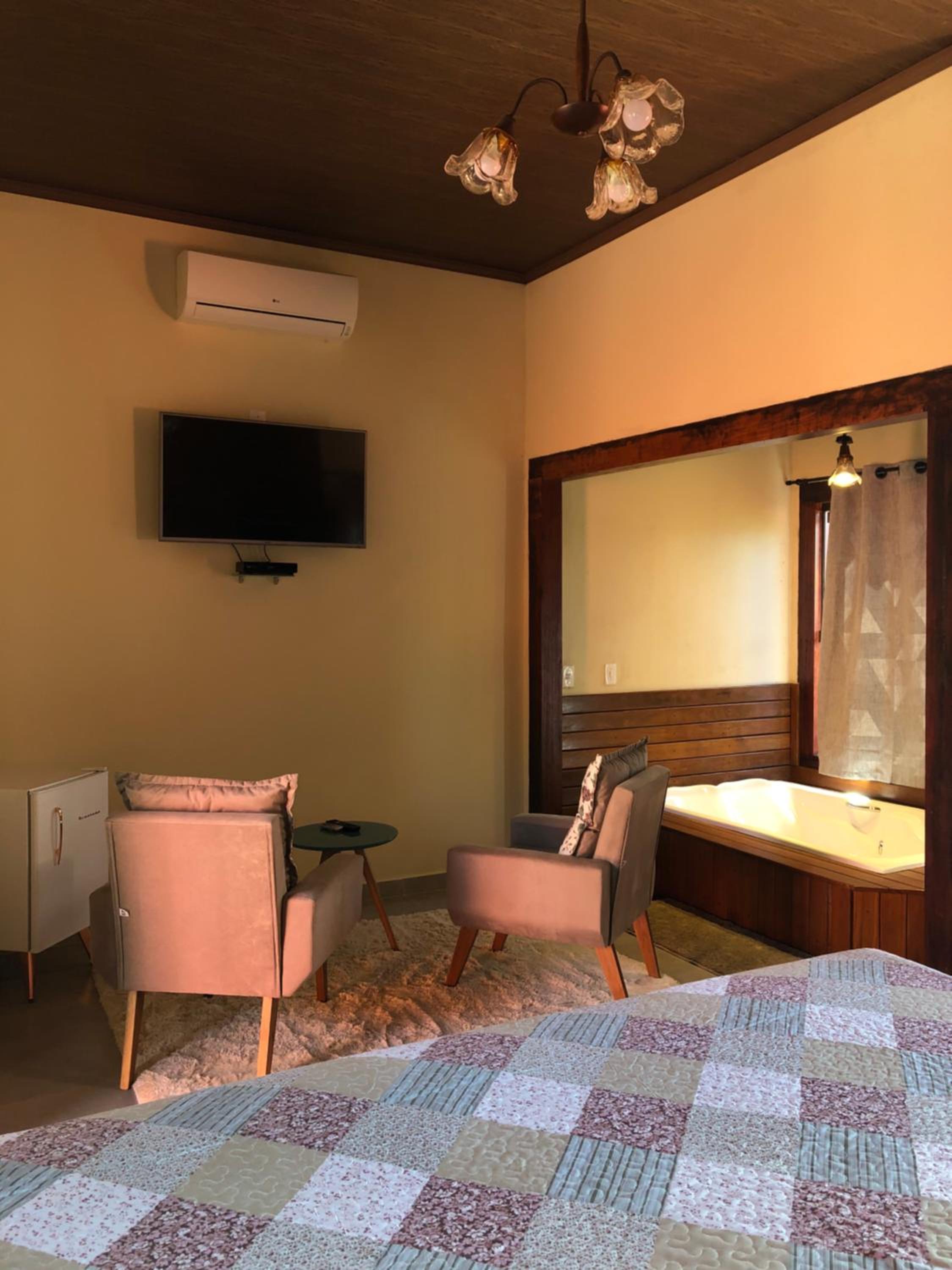 Deluxe Suite with Spa Bath