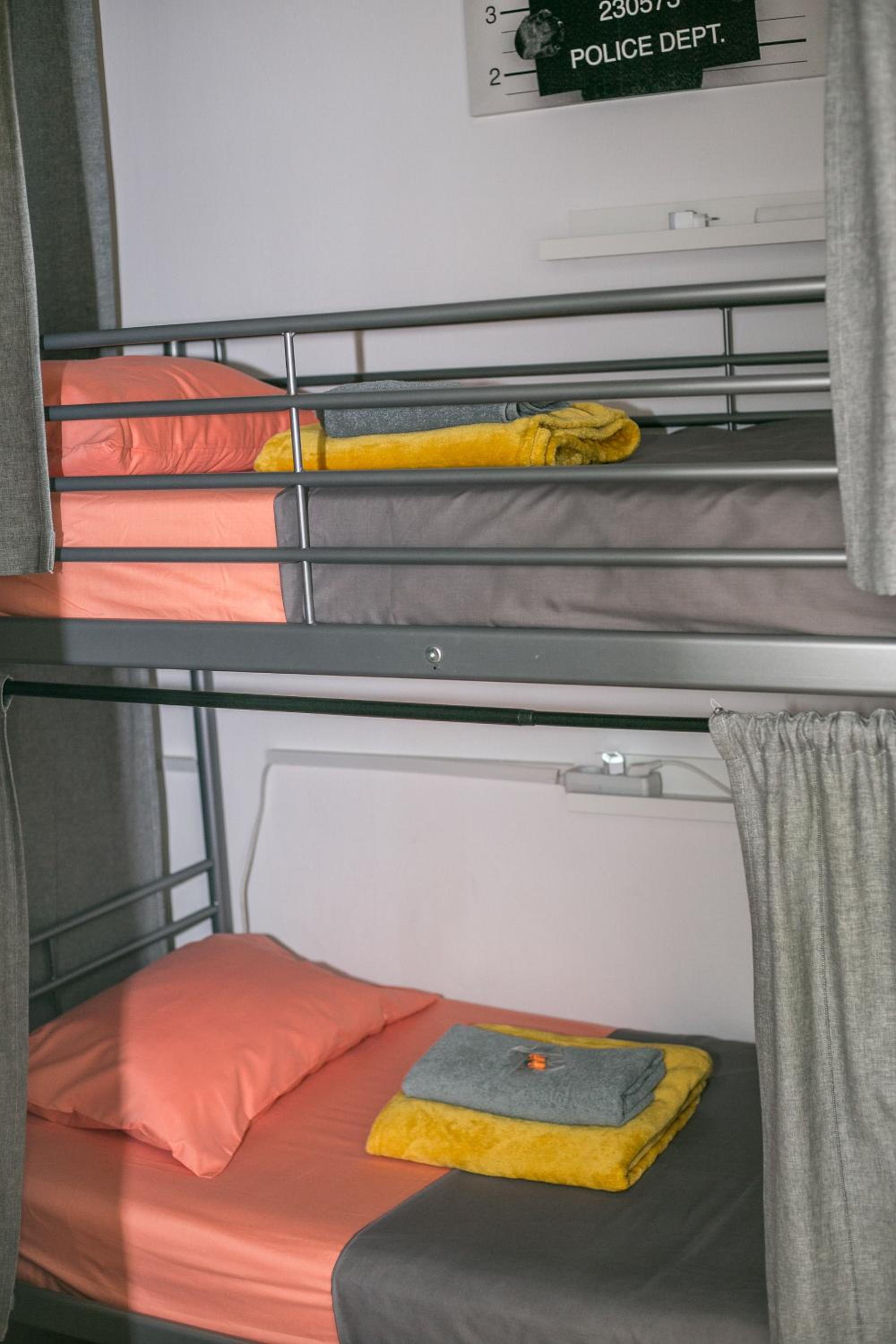 Bed in 6-Bed Mixed Dormitory Room photo 3