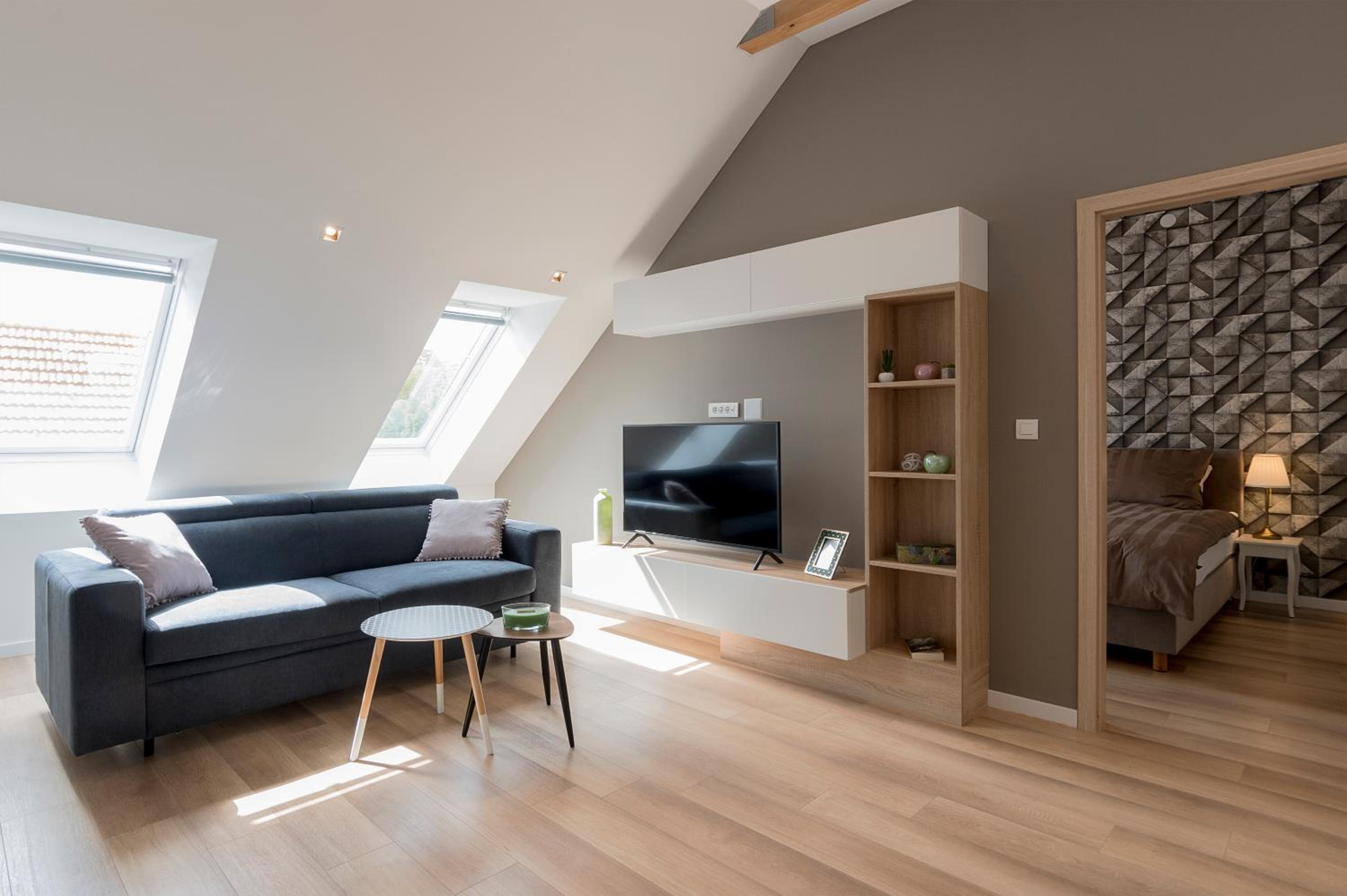 One-Bedroom Apartment - Photo 6