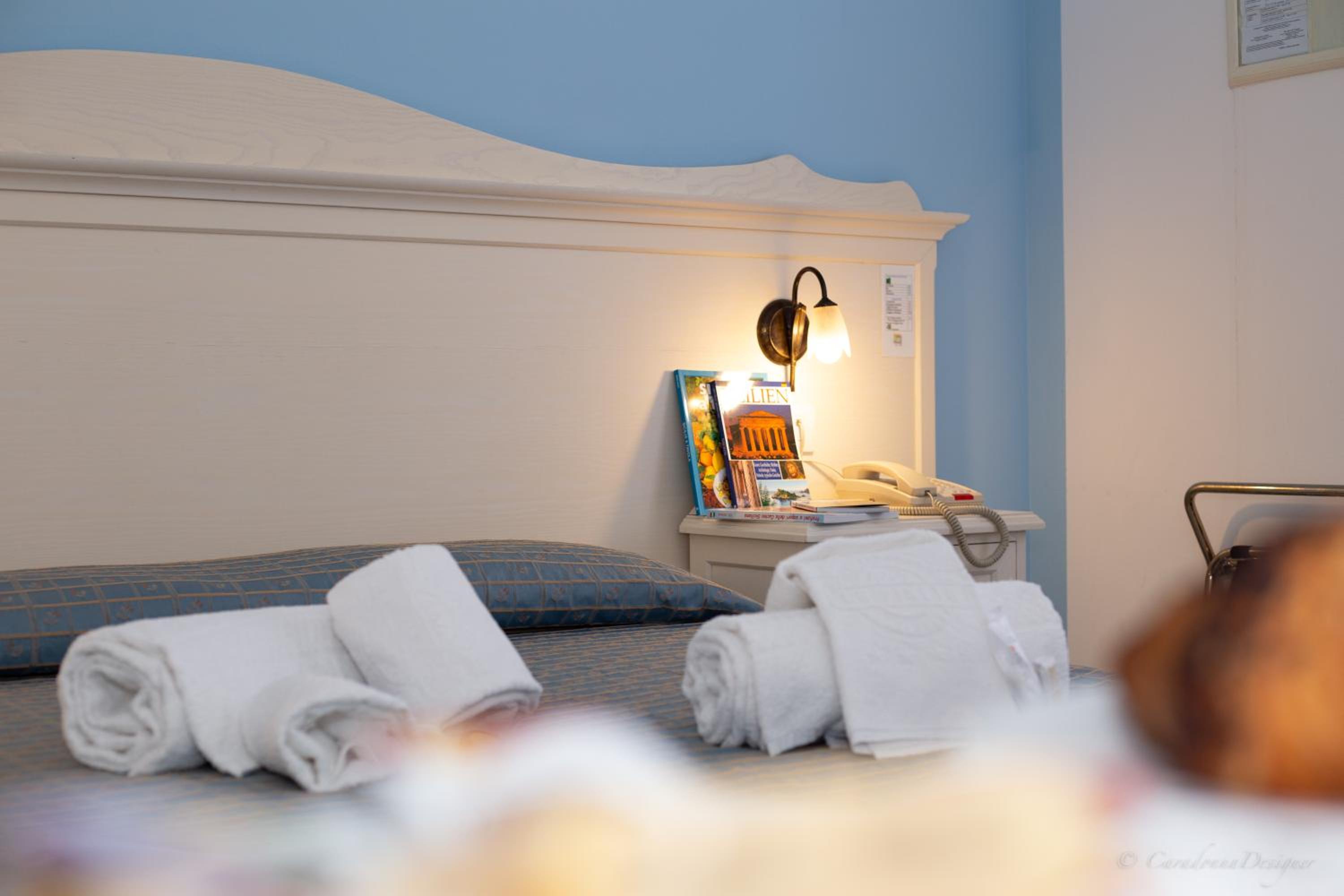 Large Double or Twin Room photo 1