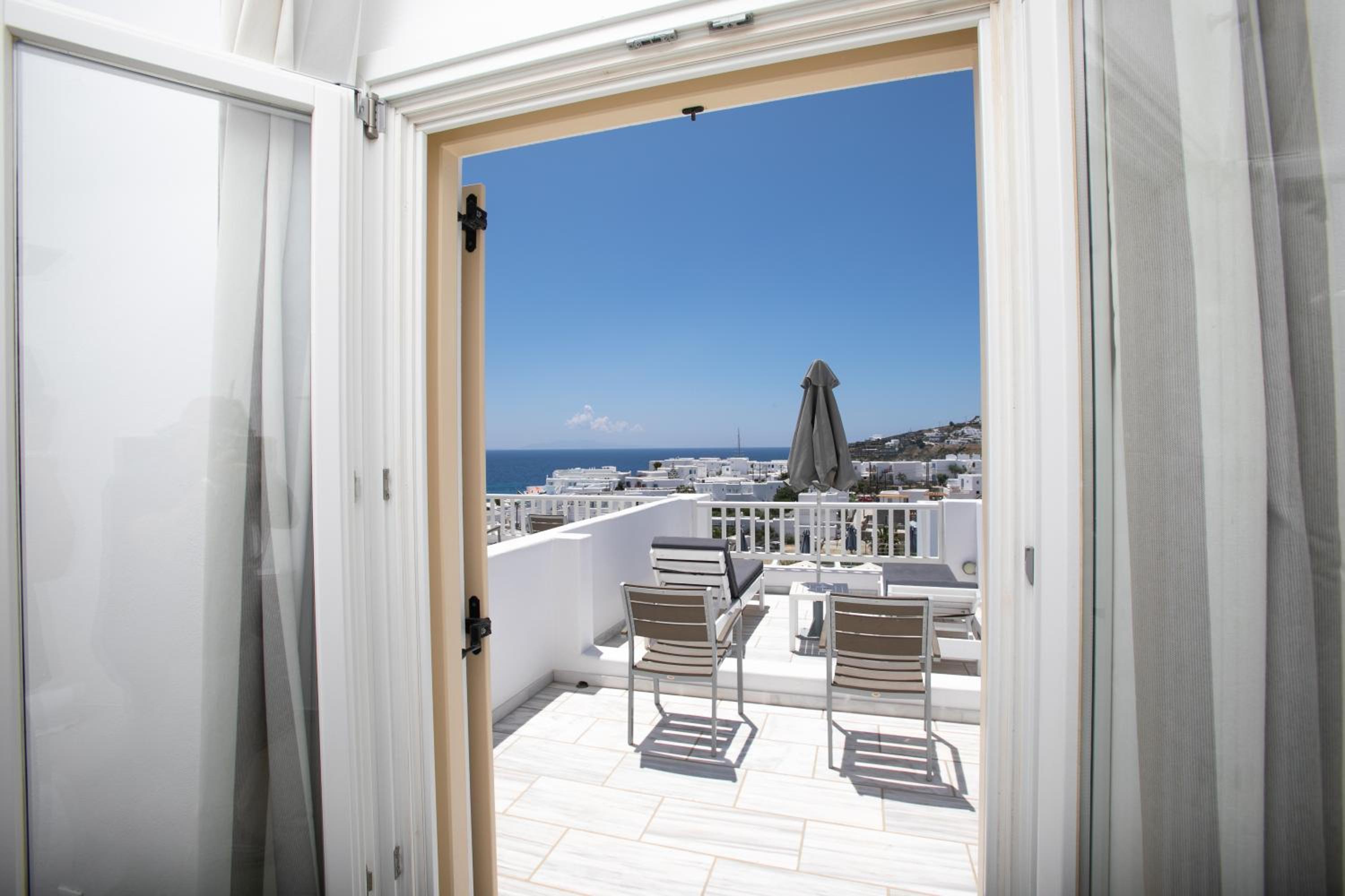 Deluxe Family Room with Sea View - Photo 3