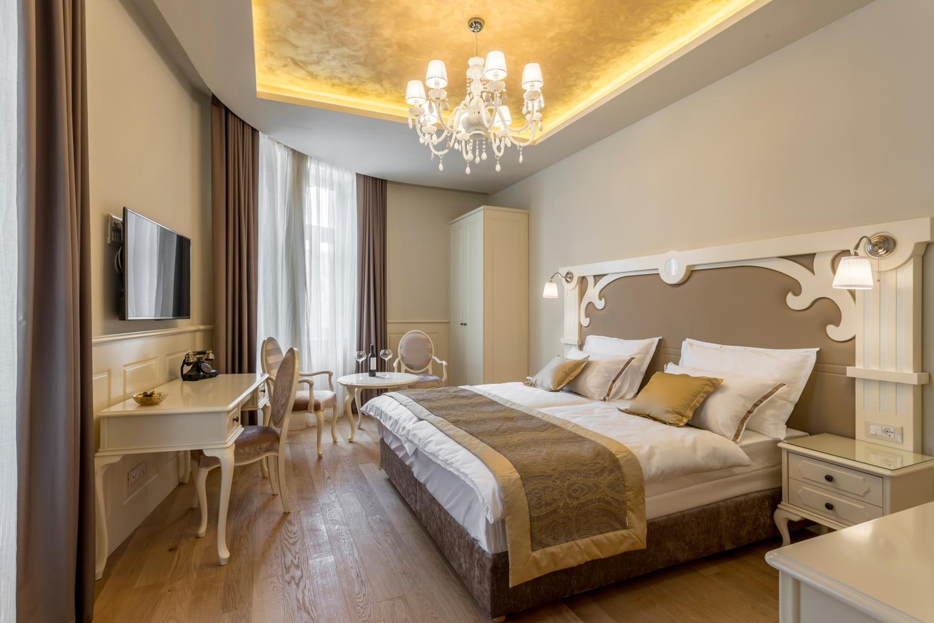 Superior King Room