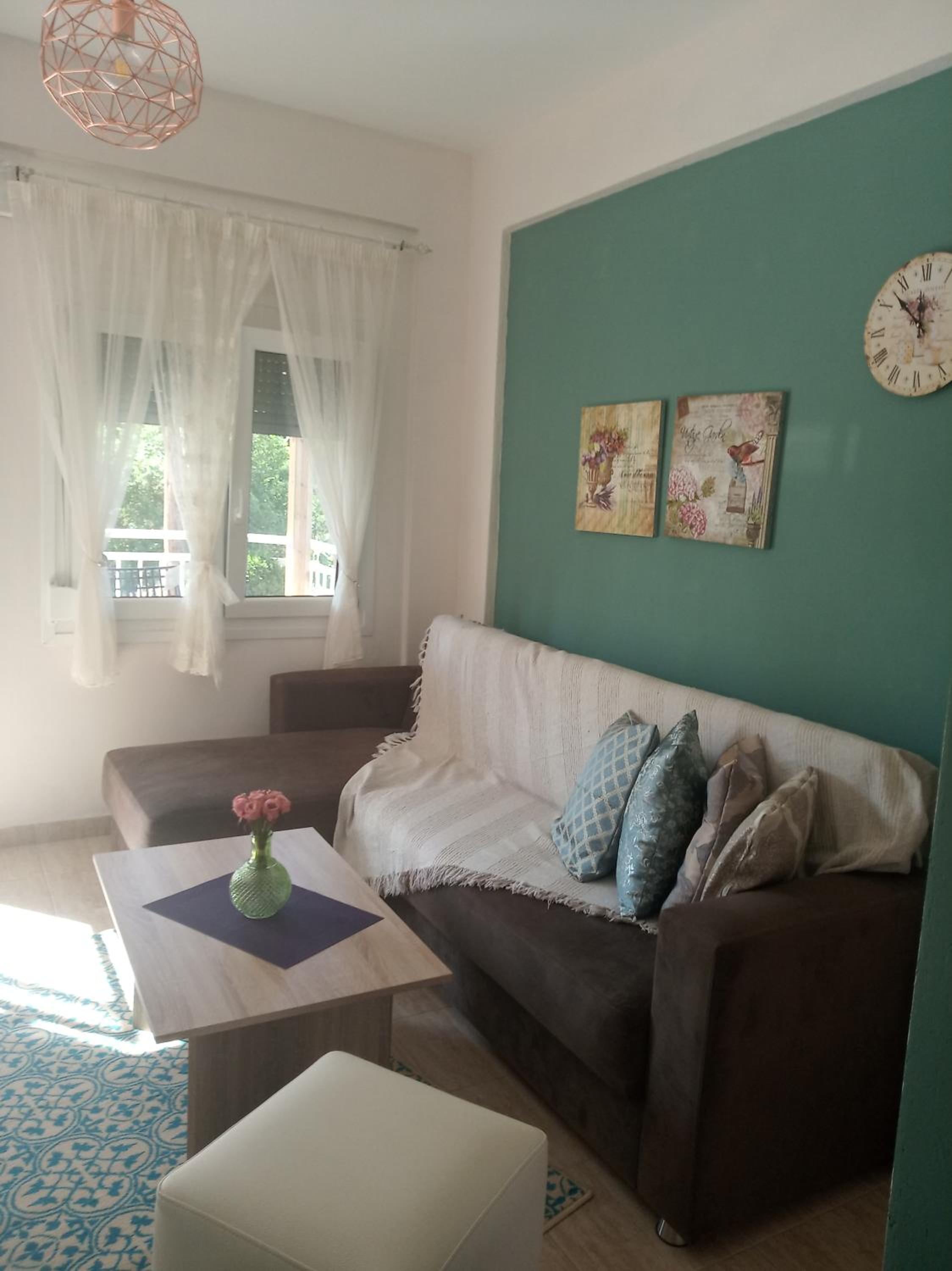 One-Bedroom Apartment photo 2