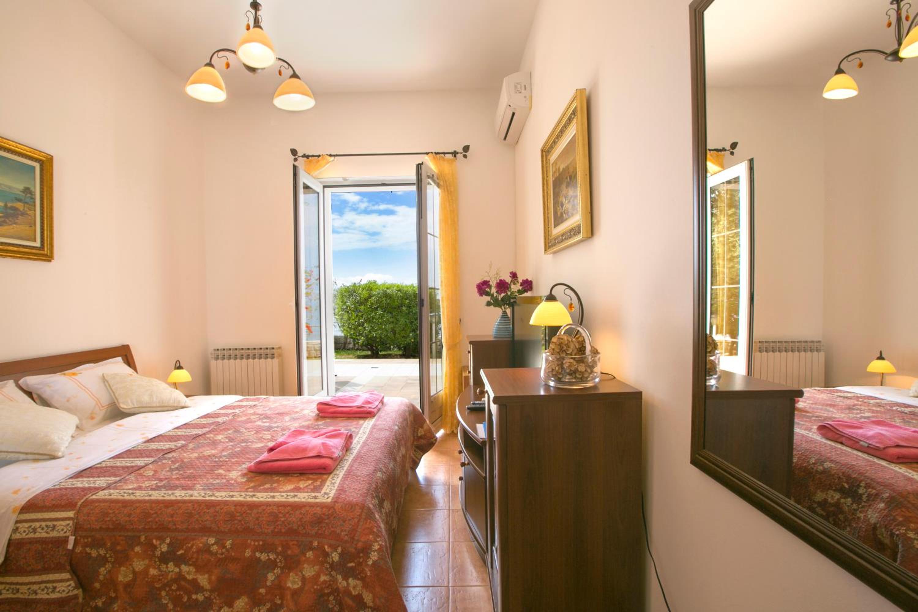 Studio Apartment photo 1