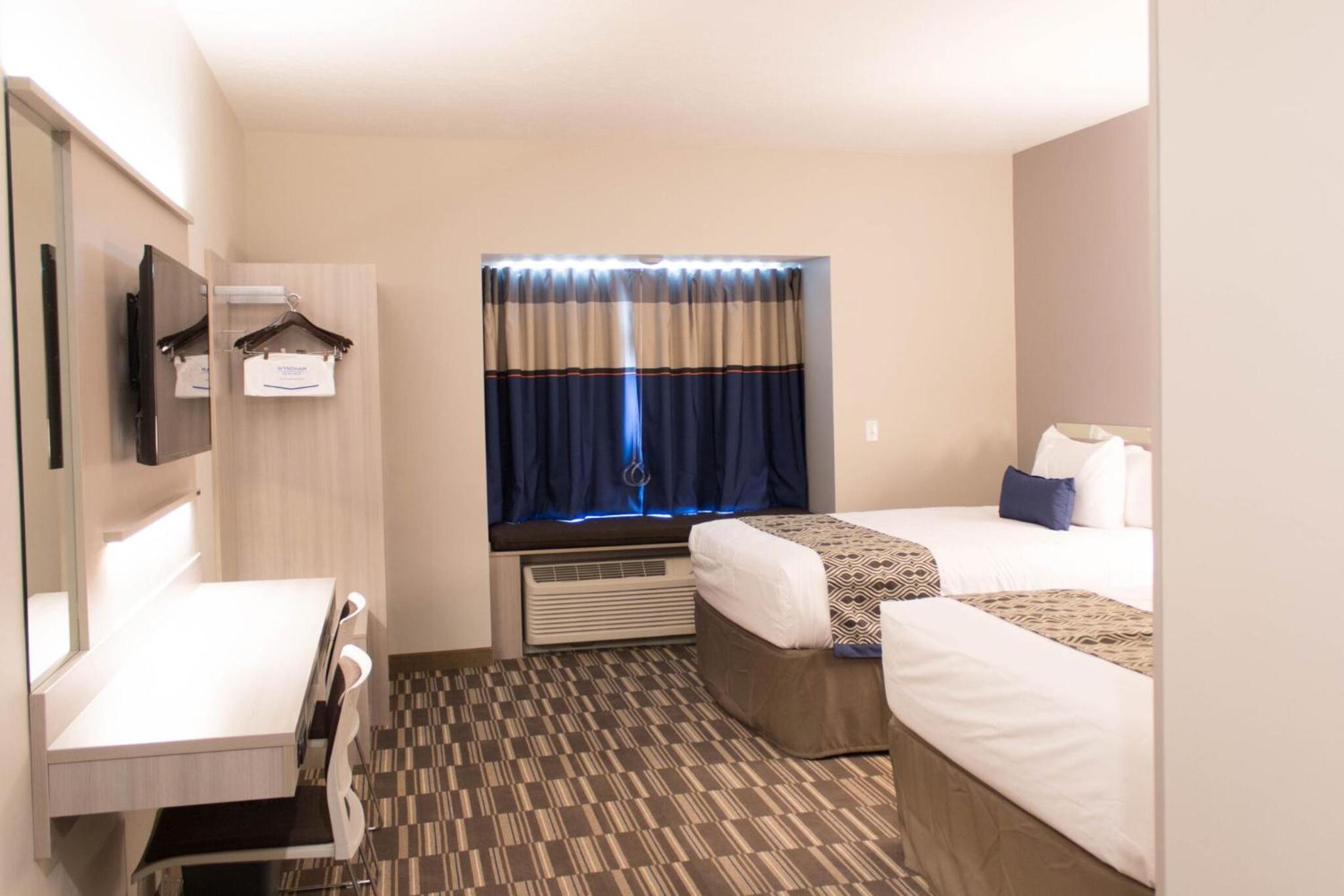 2 Queen Beds Hearing Impaired Accessible Room Non-Smoking photo 3