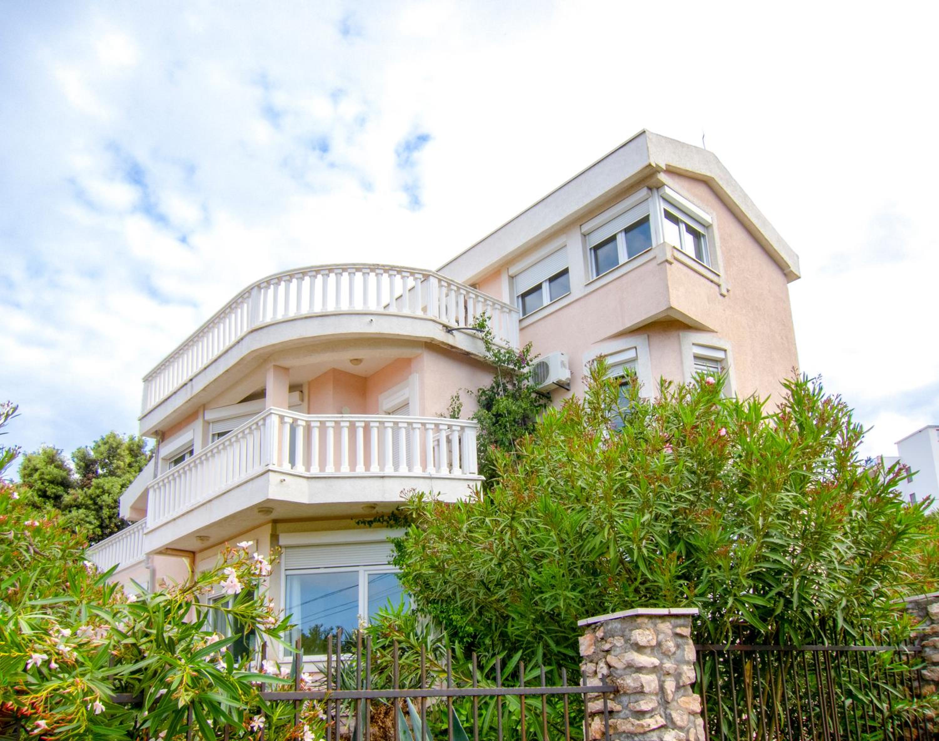 Four-Bedroom House photo 2