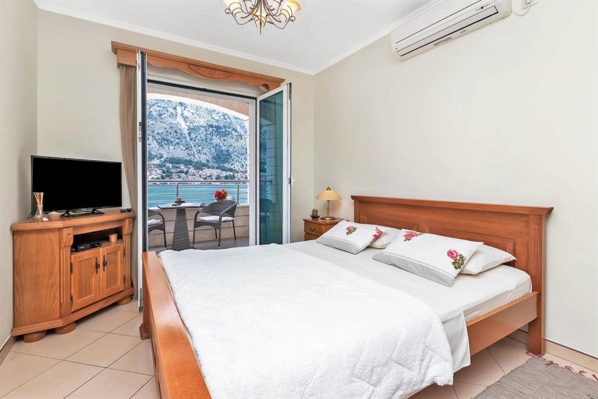 Studio Apartment with Sea View photo 3