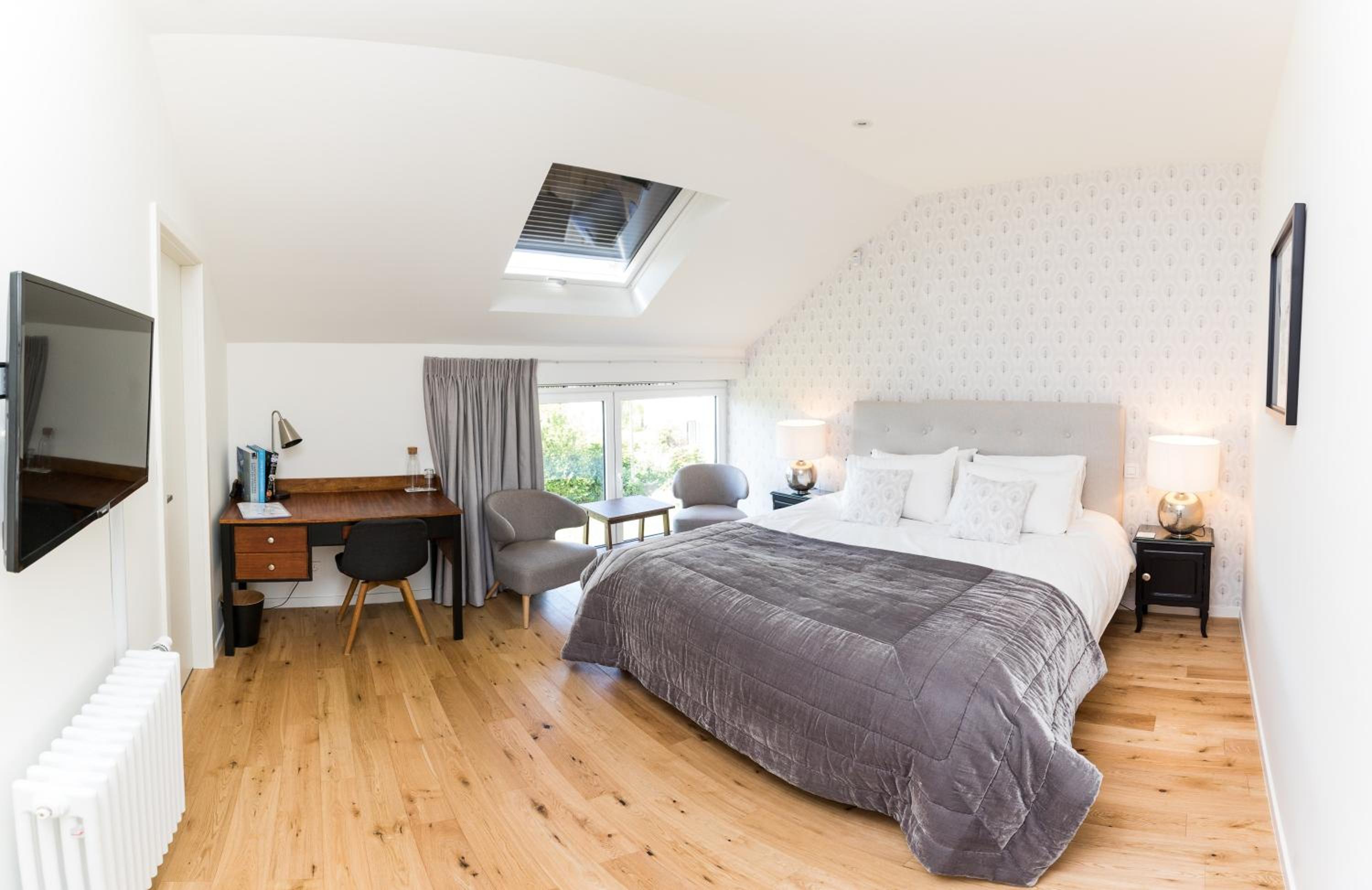Deluxe Double Room with Shower photo 3