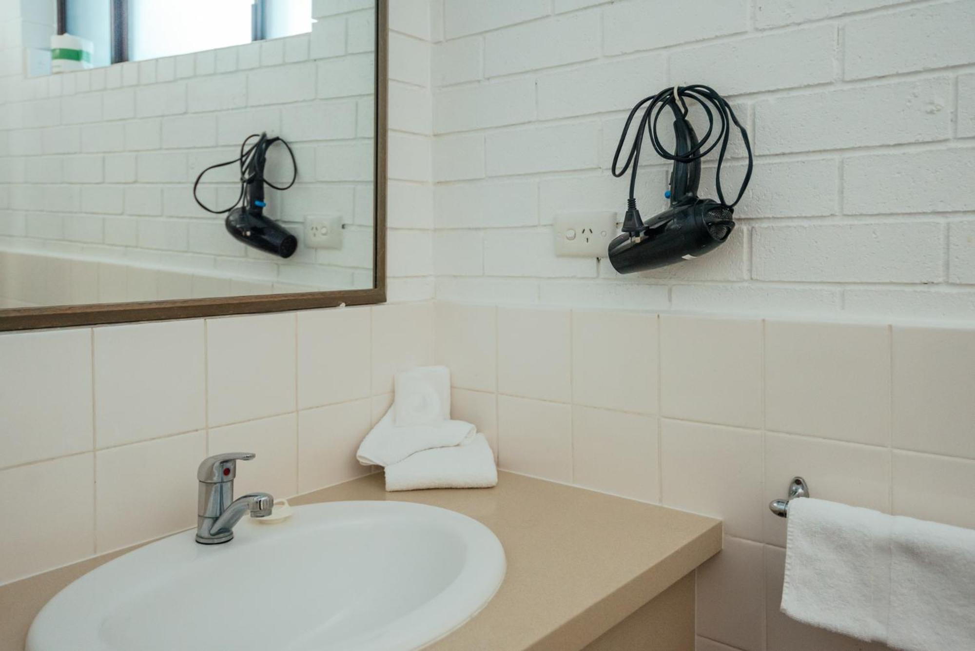 Executive King Room - Not Pet Friendly - Photo 16