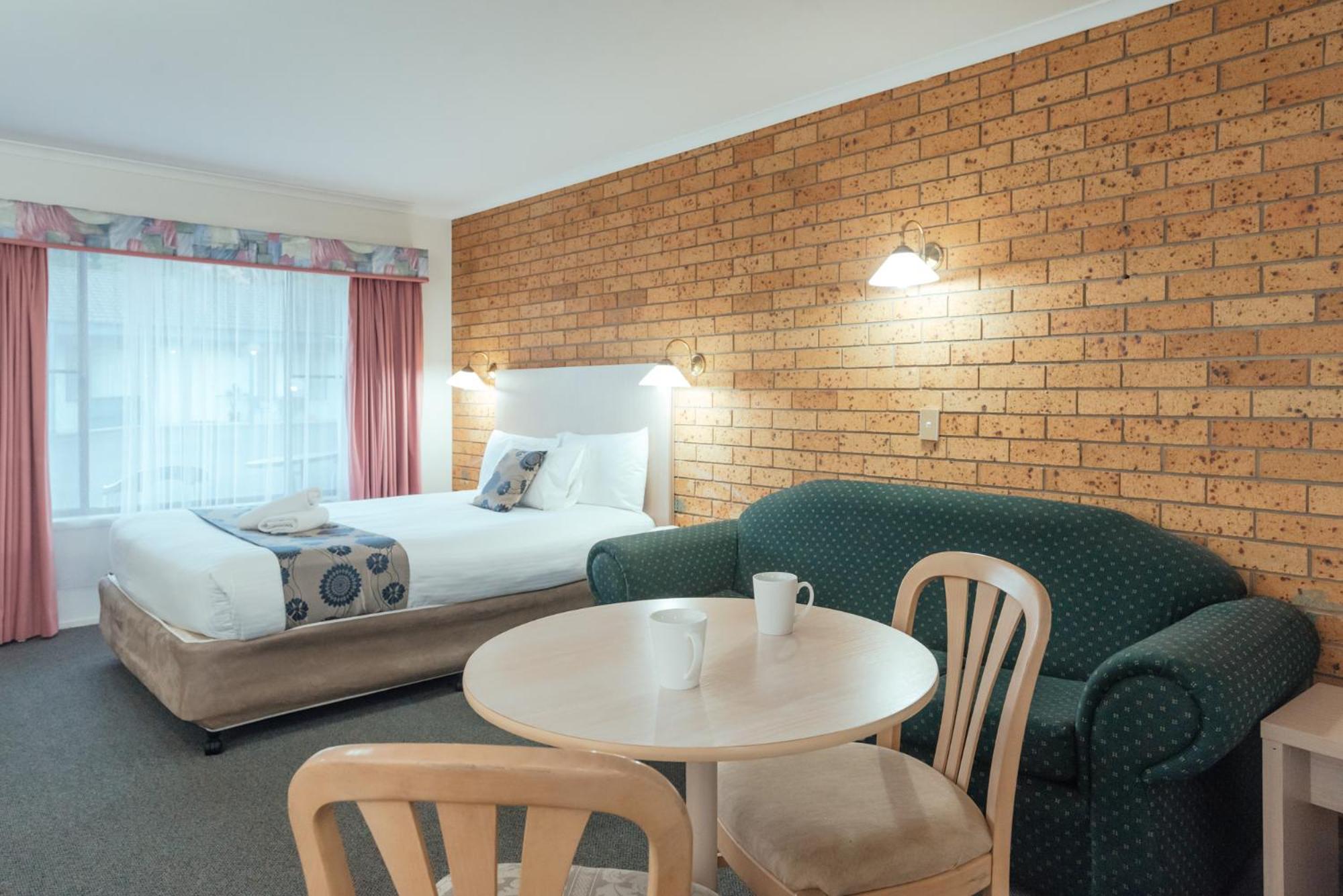 Executive King Room - Not Pet Friendly - Photo 8