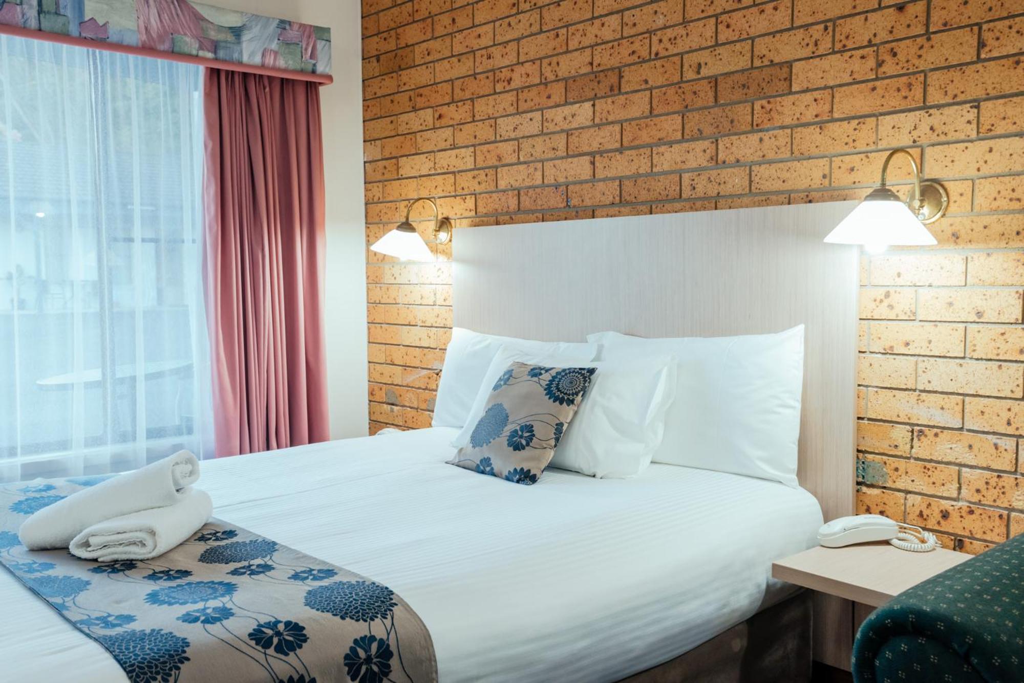 Executive King Room - Not Pet Friendly - Photo 1