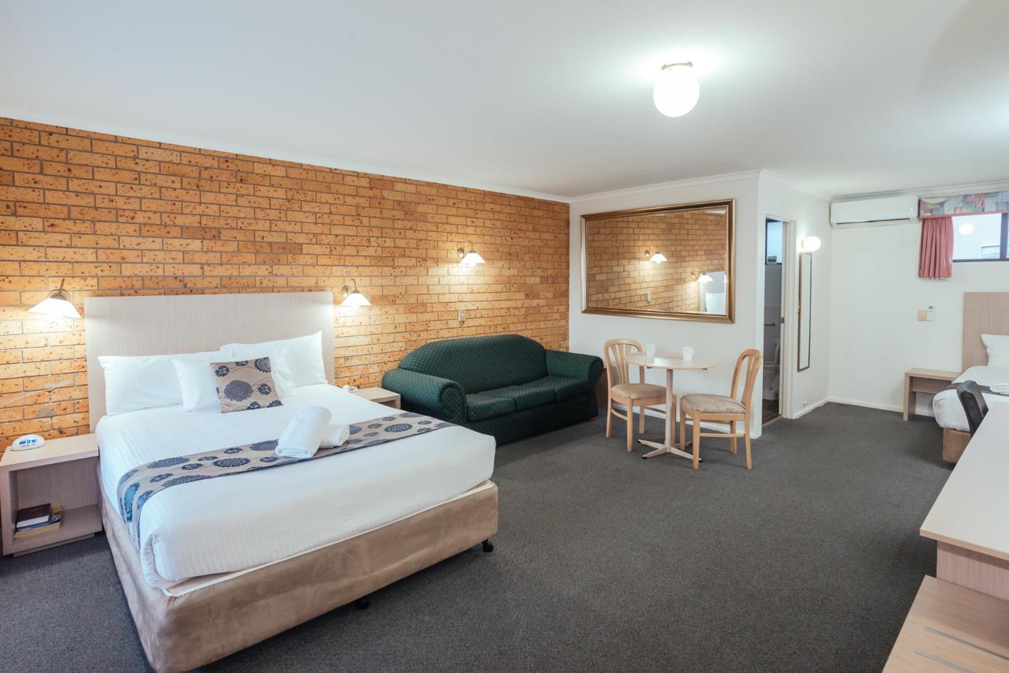 Executive King Room - Not Pet Friendly - Photo 2
