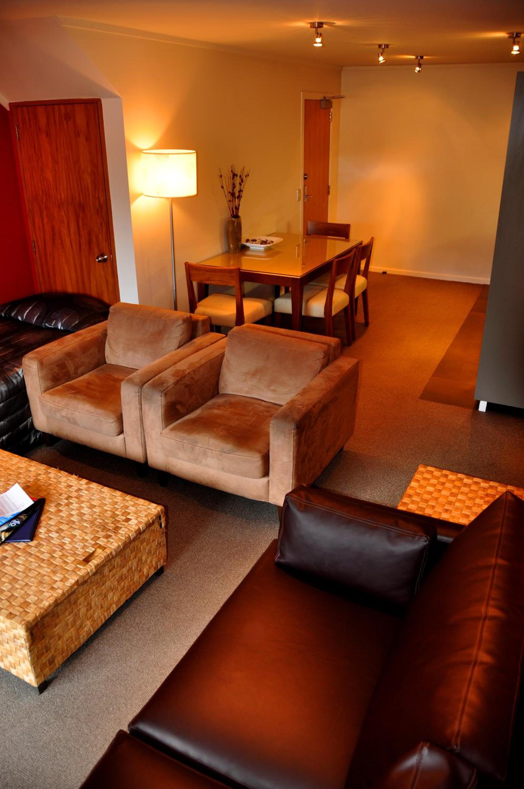 Executive One-Bedroom Apartment - Photo 4
