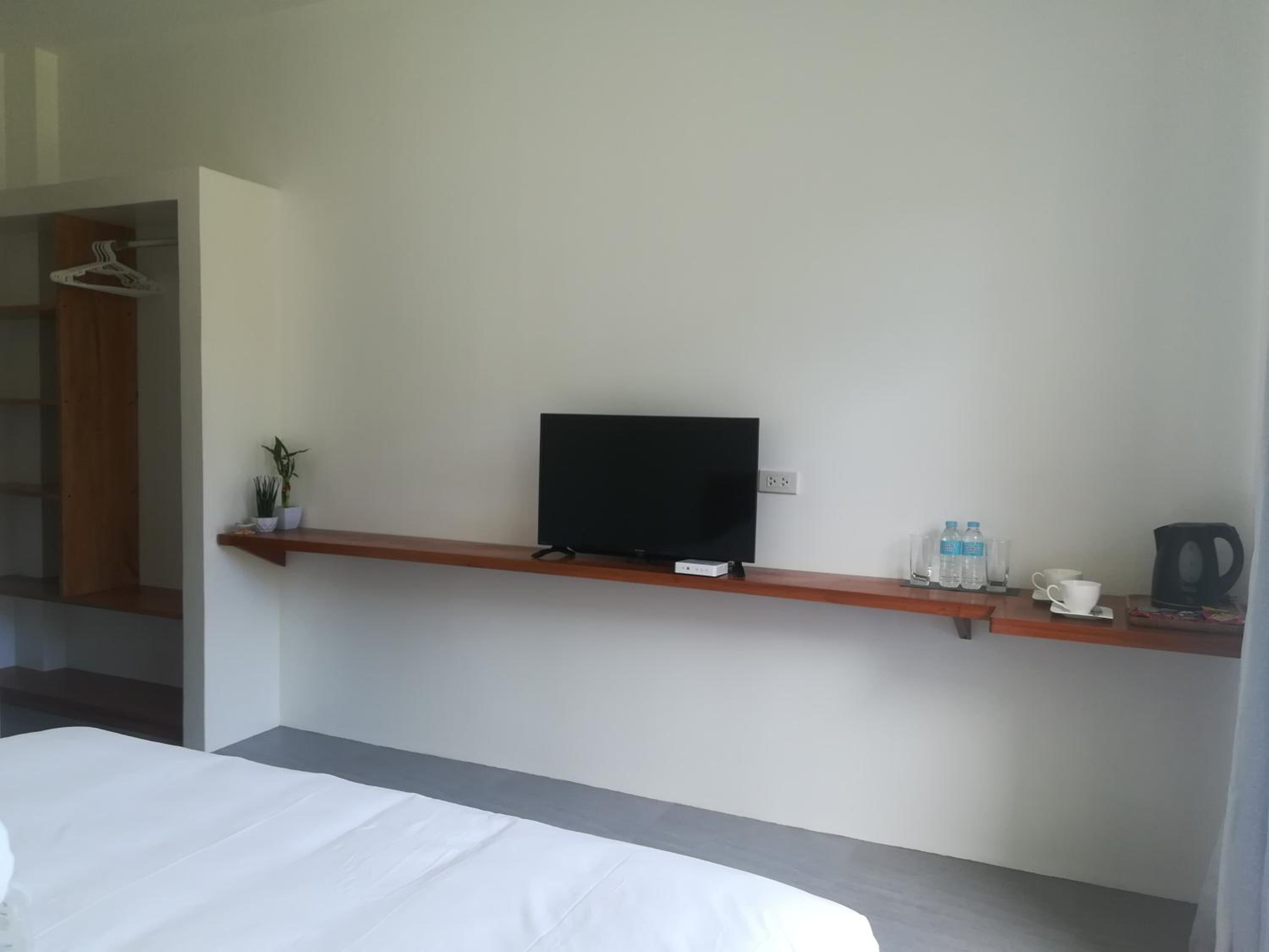 King Room with Garden View - Photo 8