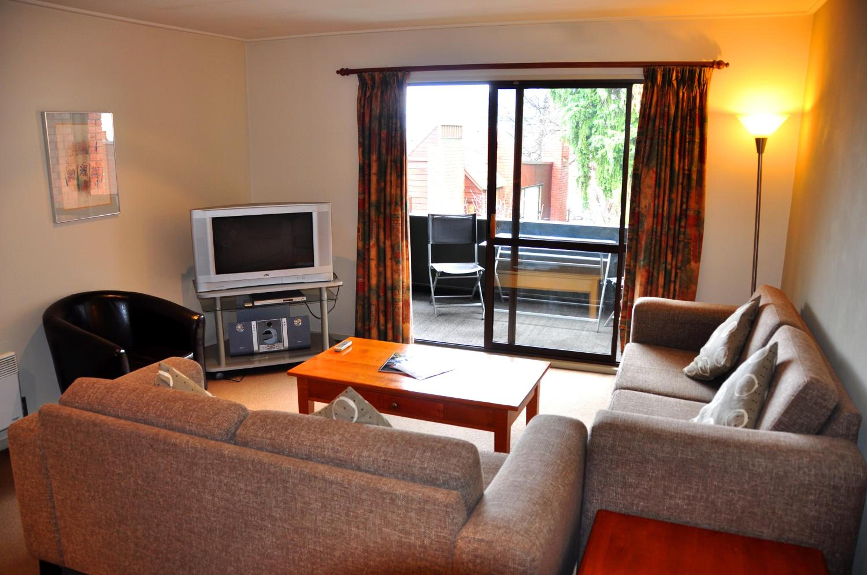 Executive One-Bedroom Apartment - Photo 9