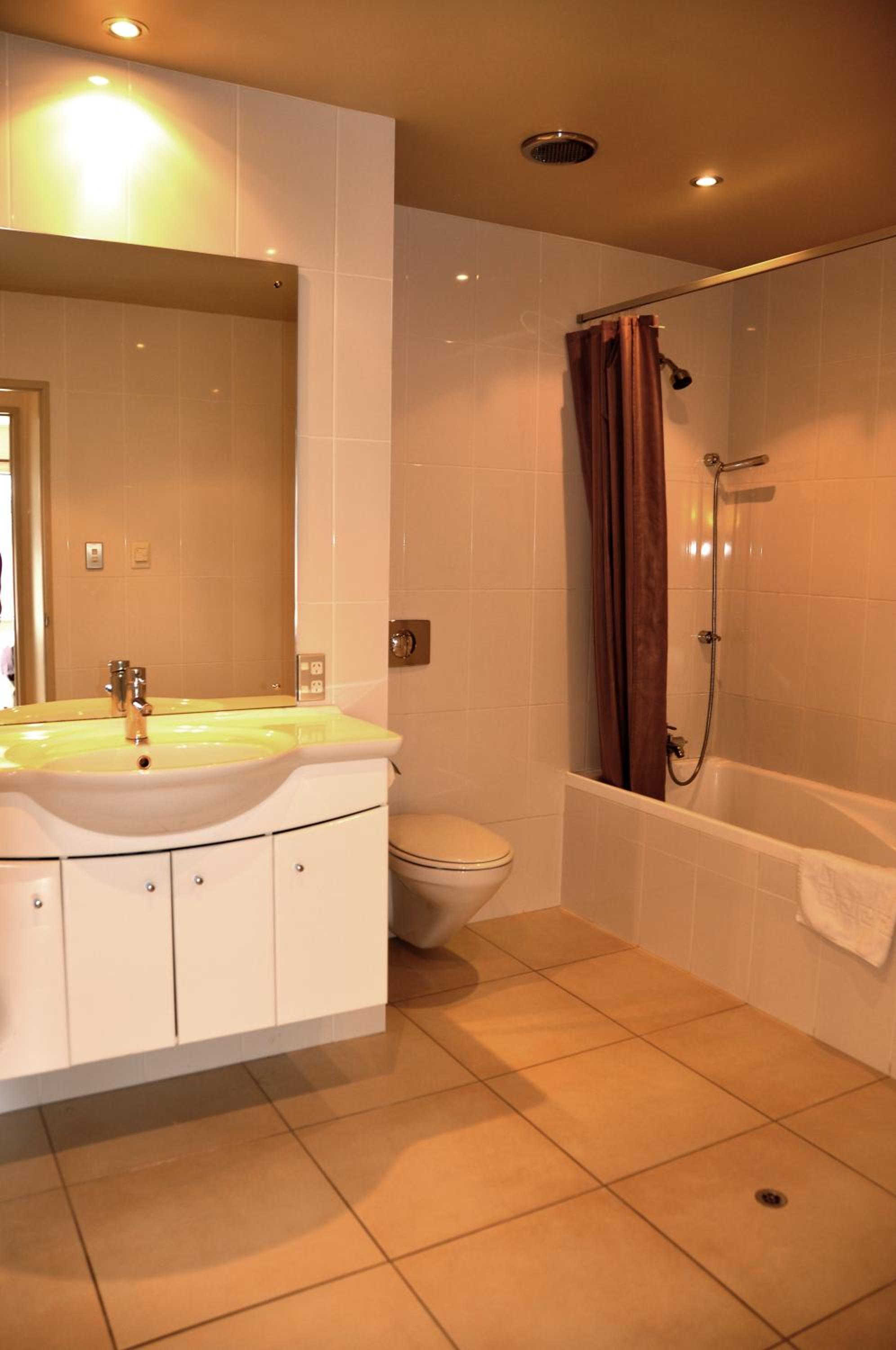 Executive One-Bedroom Apartment - Photo 10